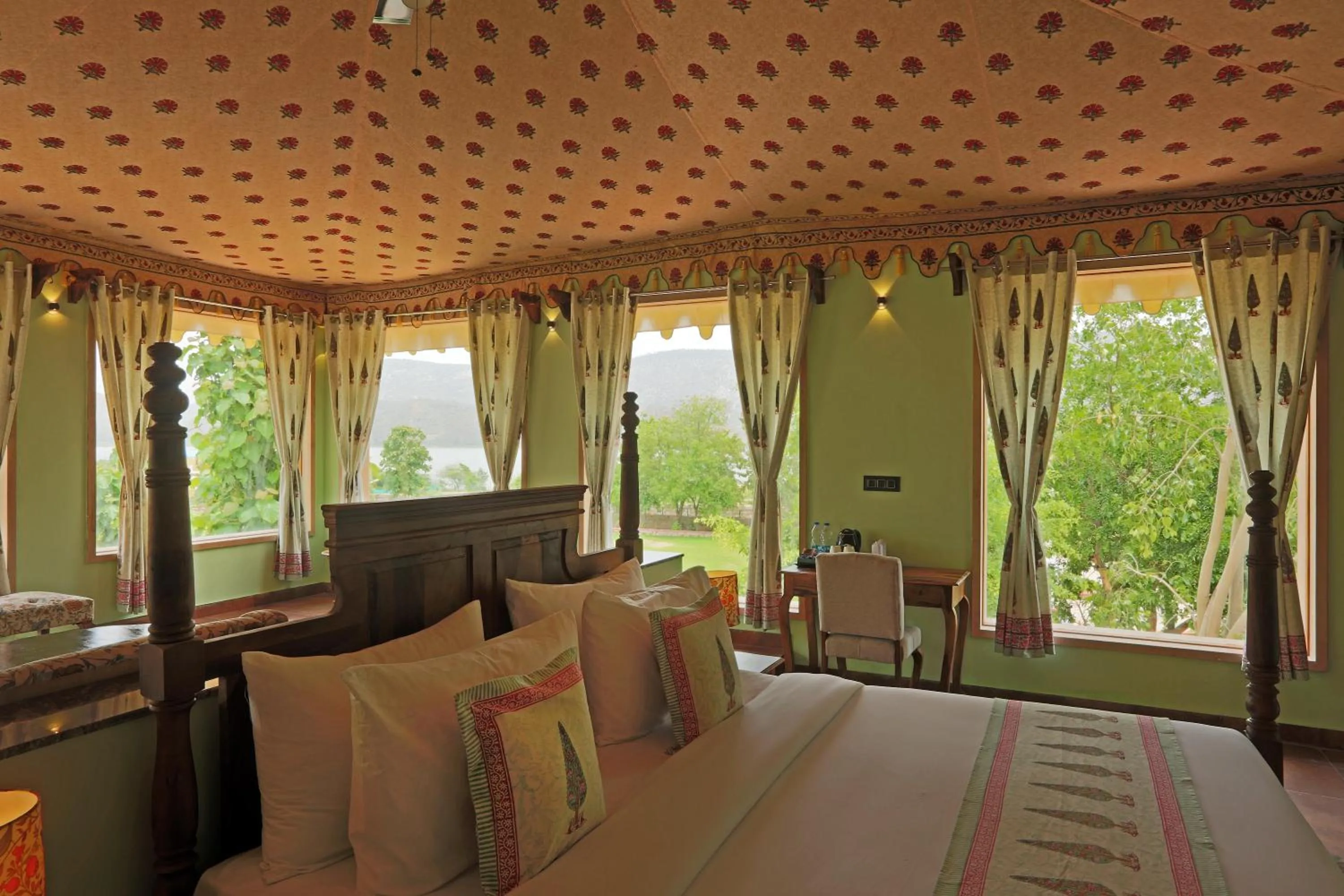 Bedroom, Bed in Ratan Villas Sariska