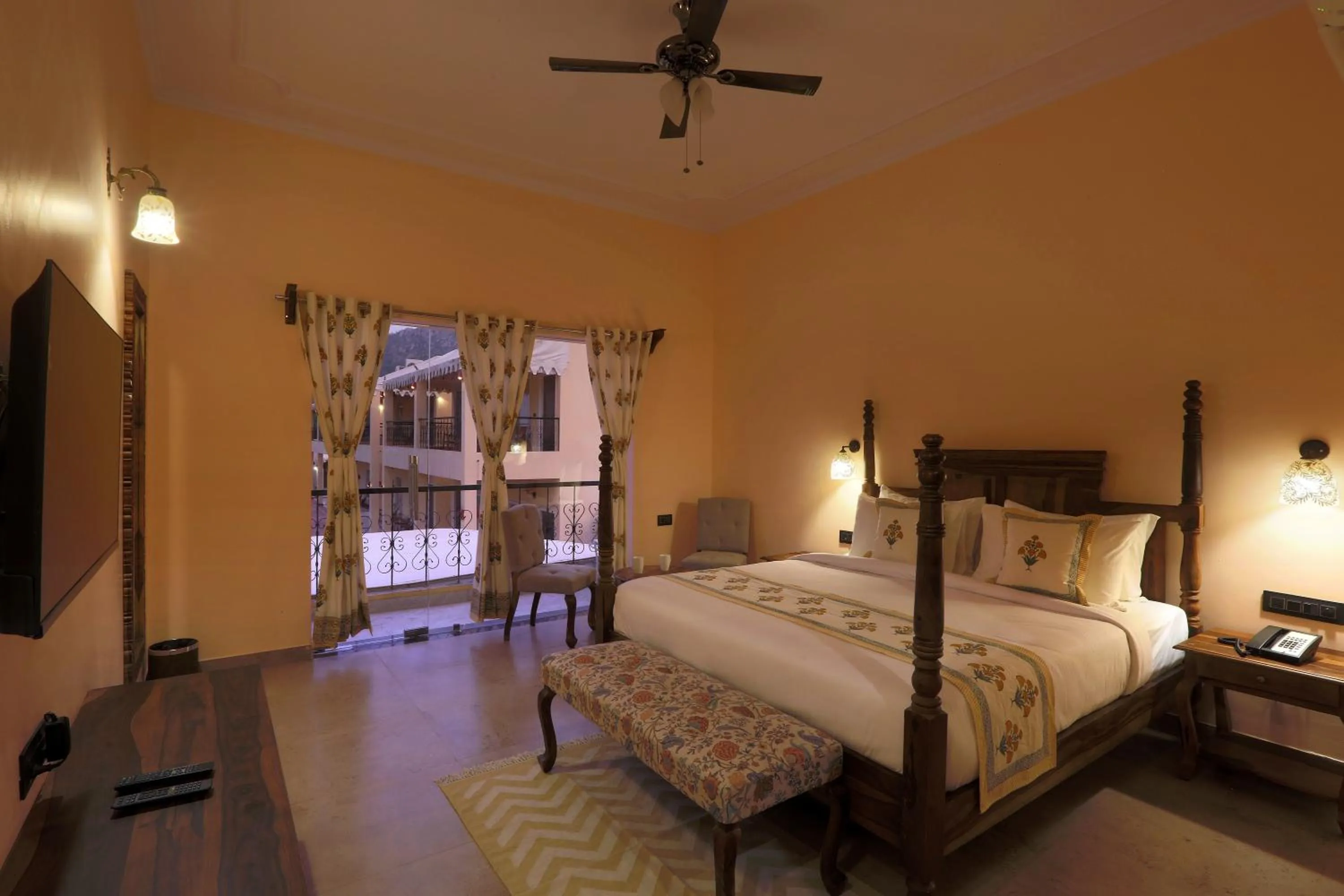Bedroom, Bed in Ratan Villas Sariska