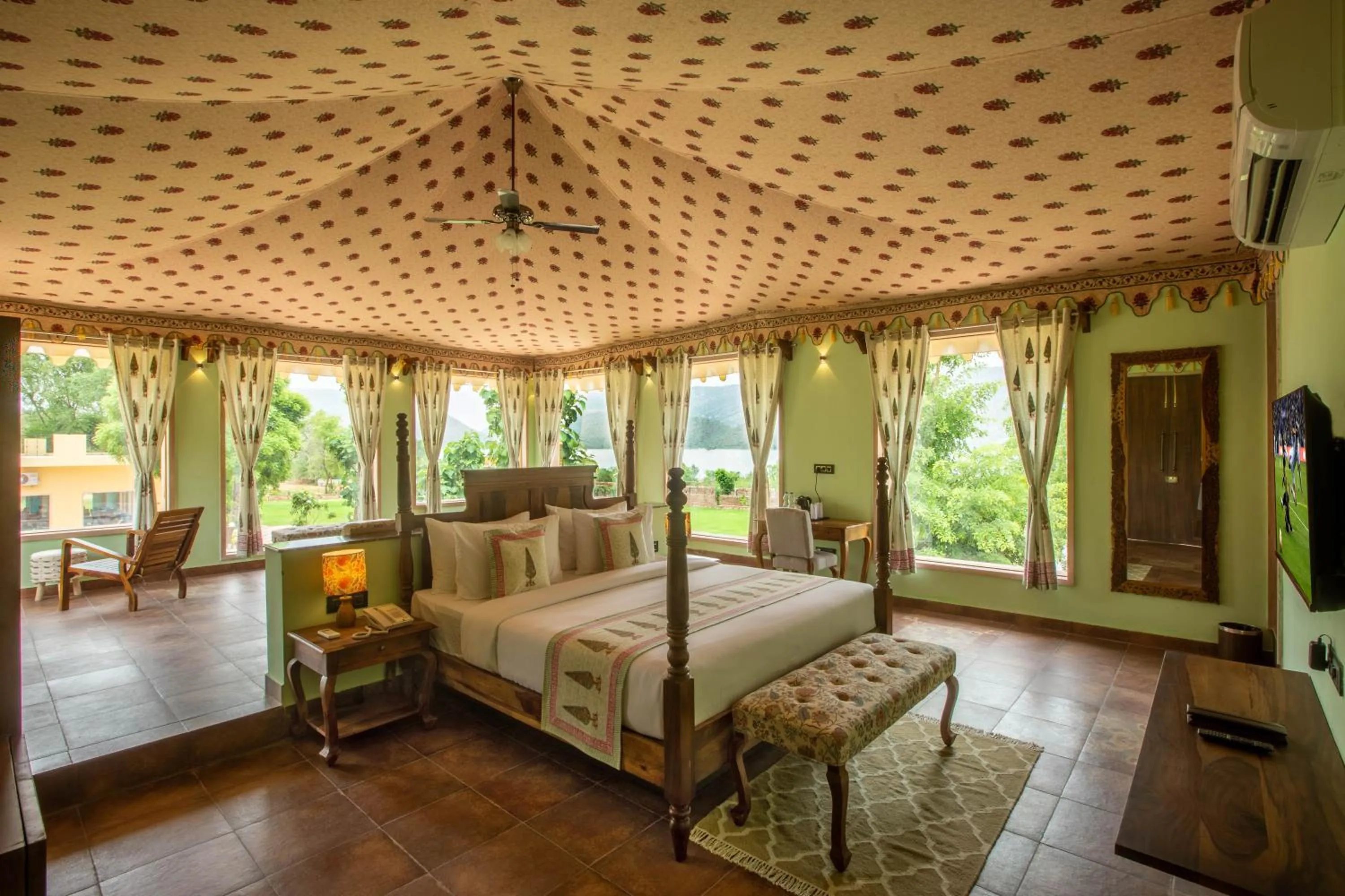 Bed in Ratan Villas Sariska