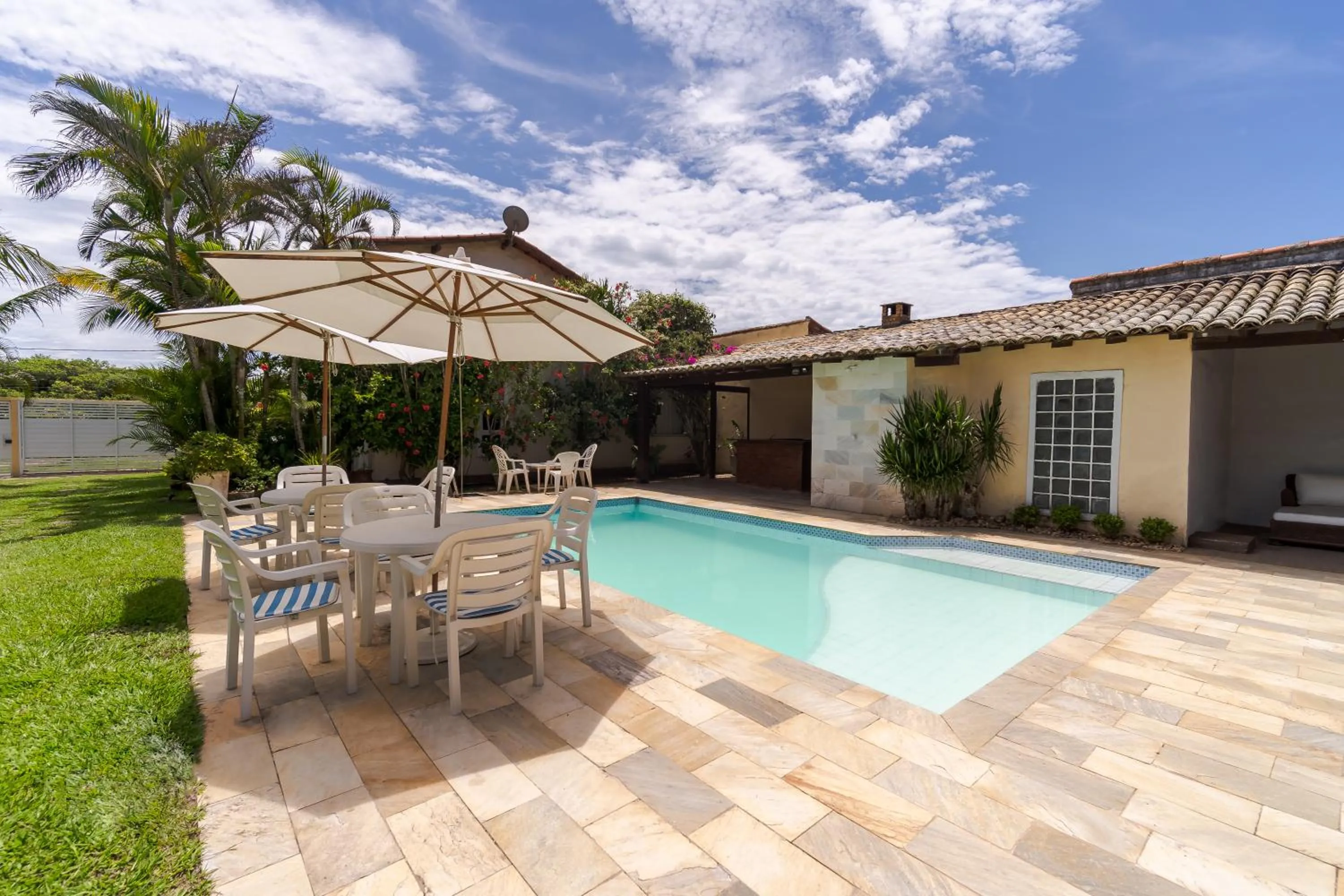 Swimming pool in Pousada Maré