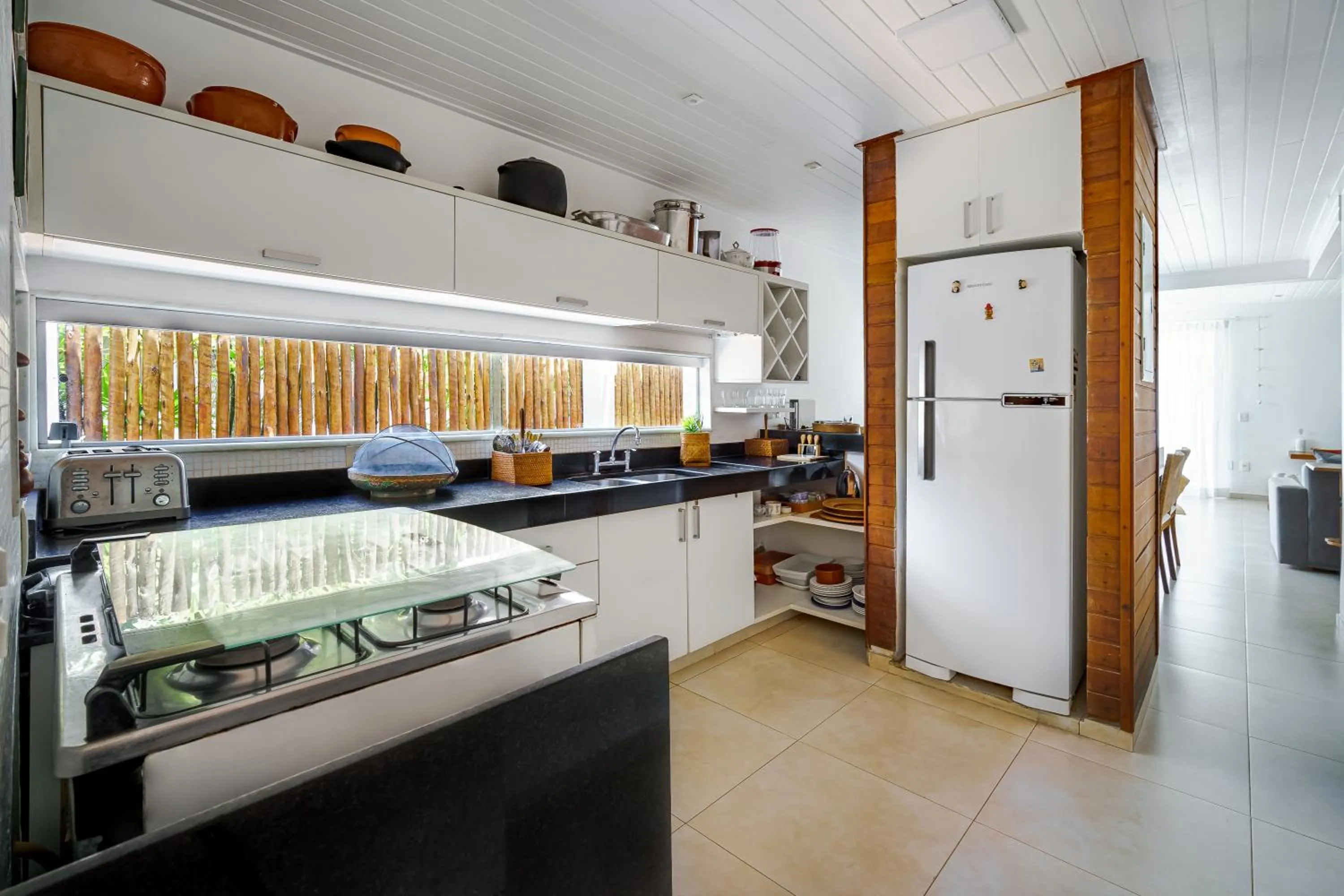 Communal kitchen in Pousada Maré