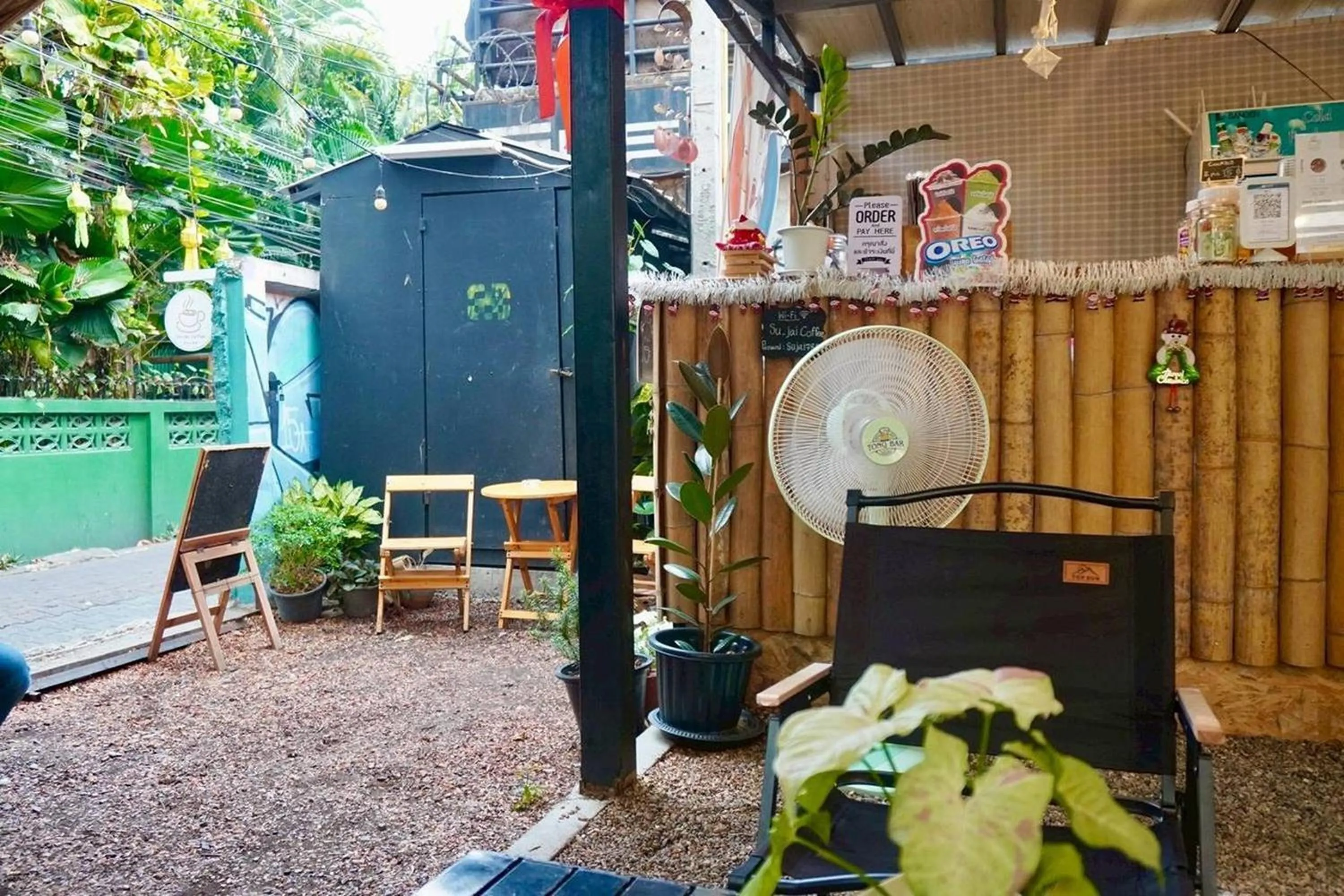 Restaurant/places to eat in BW Studios thai art style