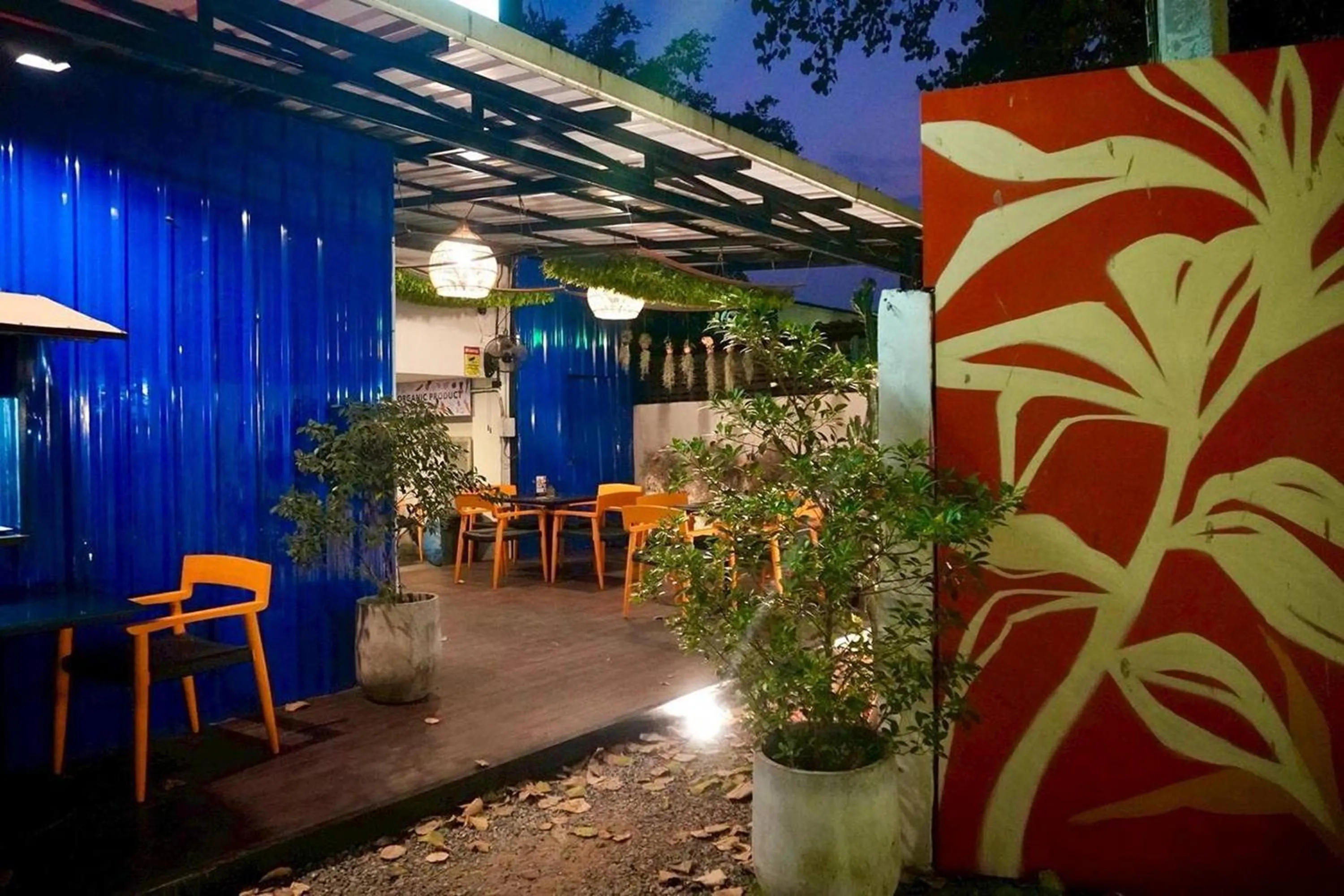 Restaurant/places to eat in BW Studios thai art style