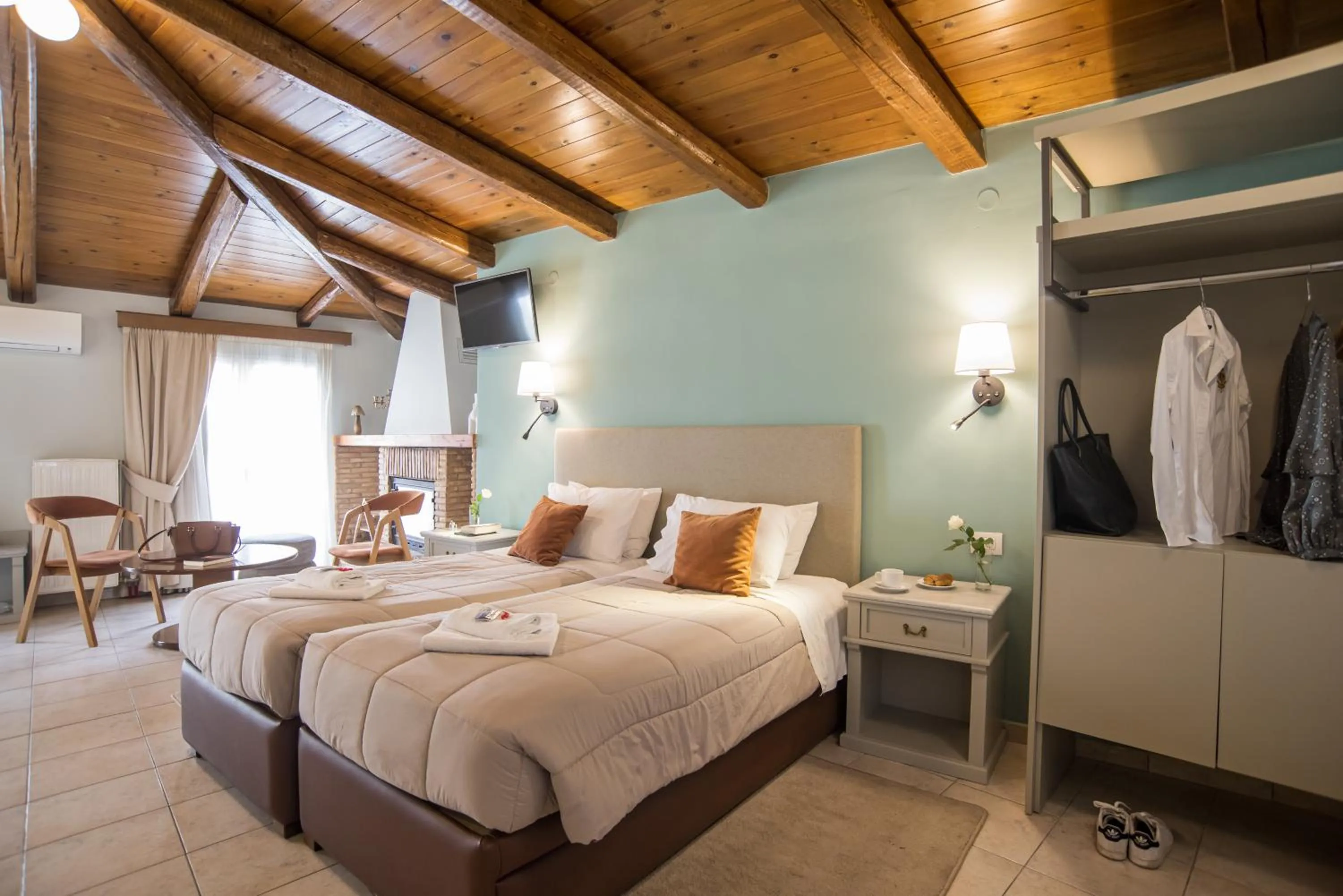 Bedroom, Bed in Parnassos Delphi Hotel