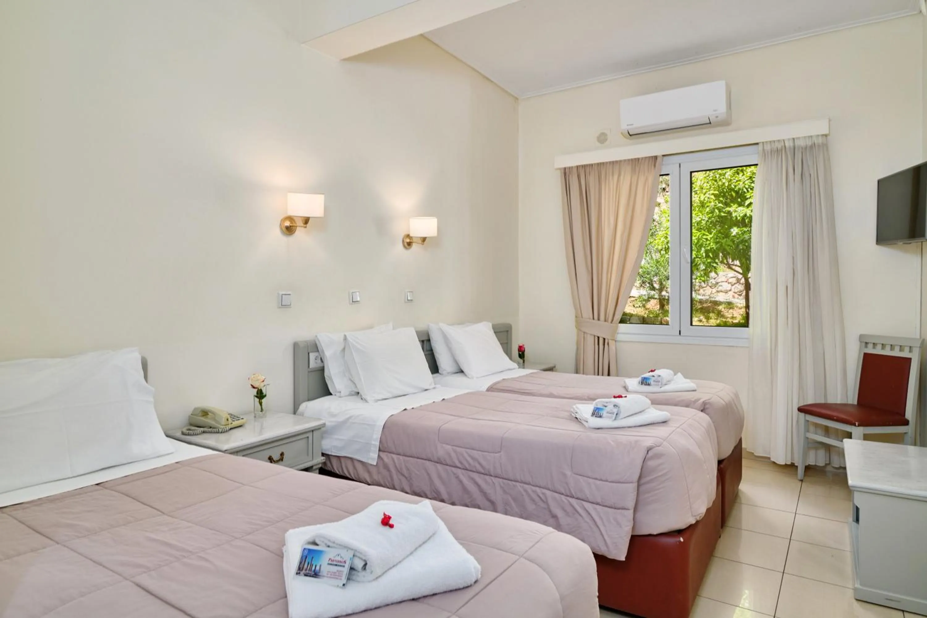 Bed in Parnassos Delphi Hotel