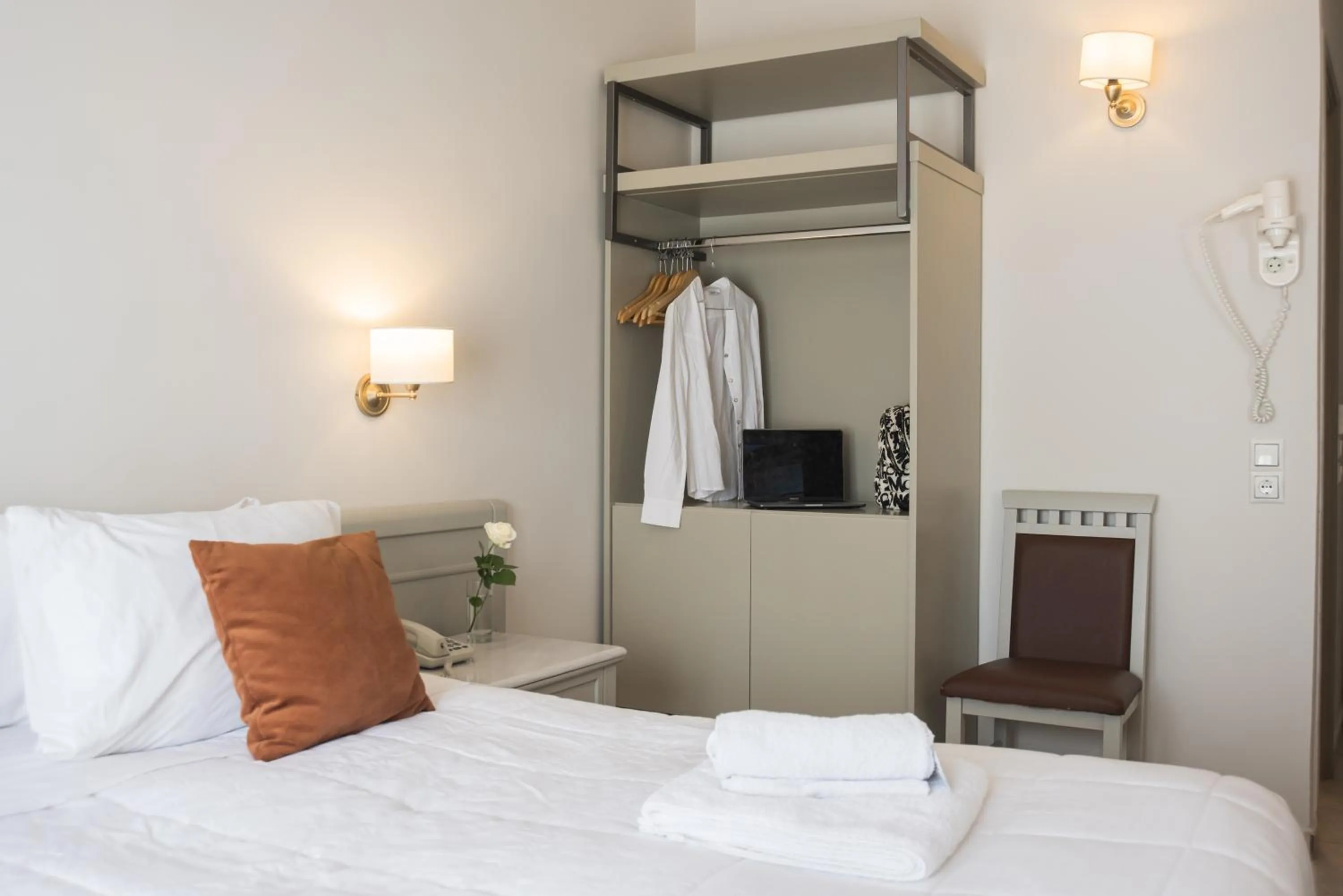 Bedroom, Bed in Parnassos Delphi Hotel