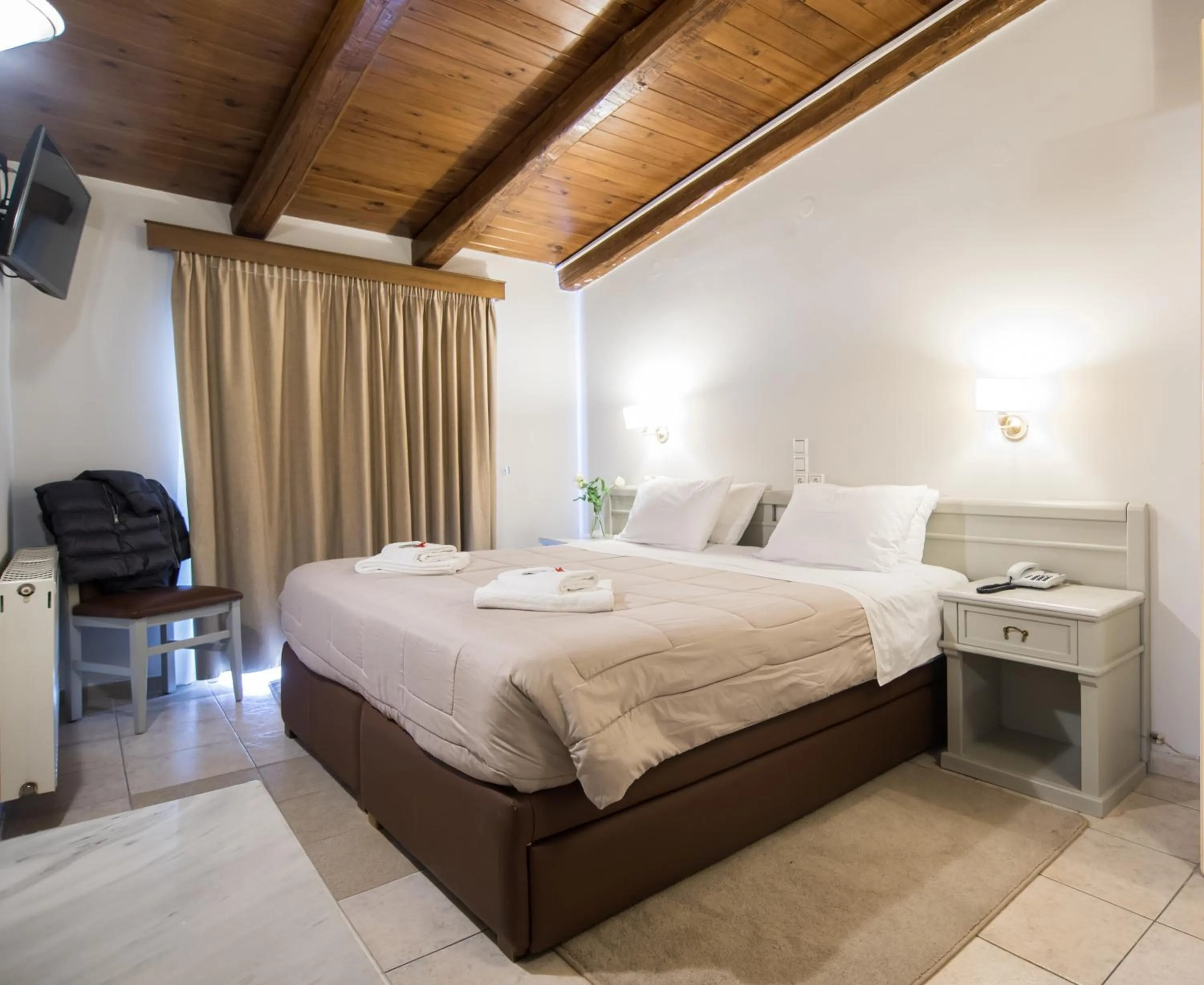 Bedroom, Bed in Parnassos Delphi Hotel