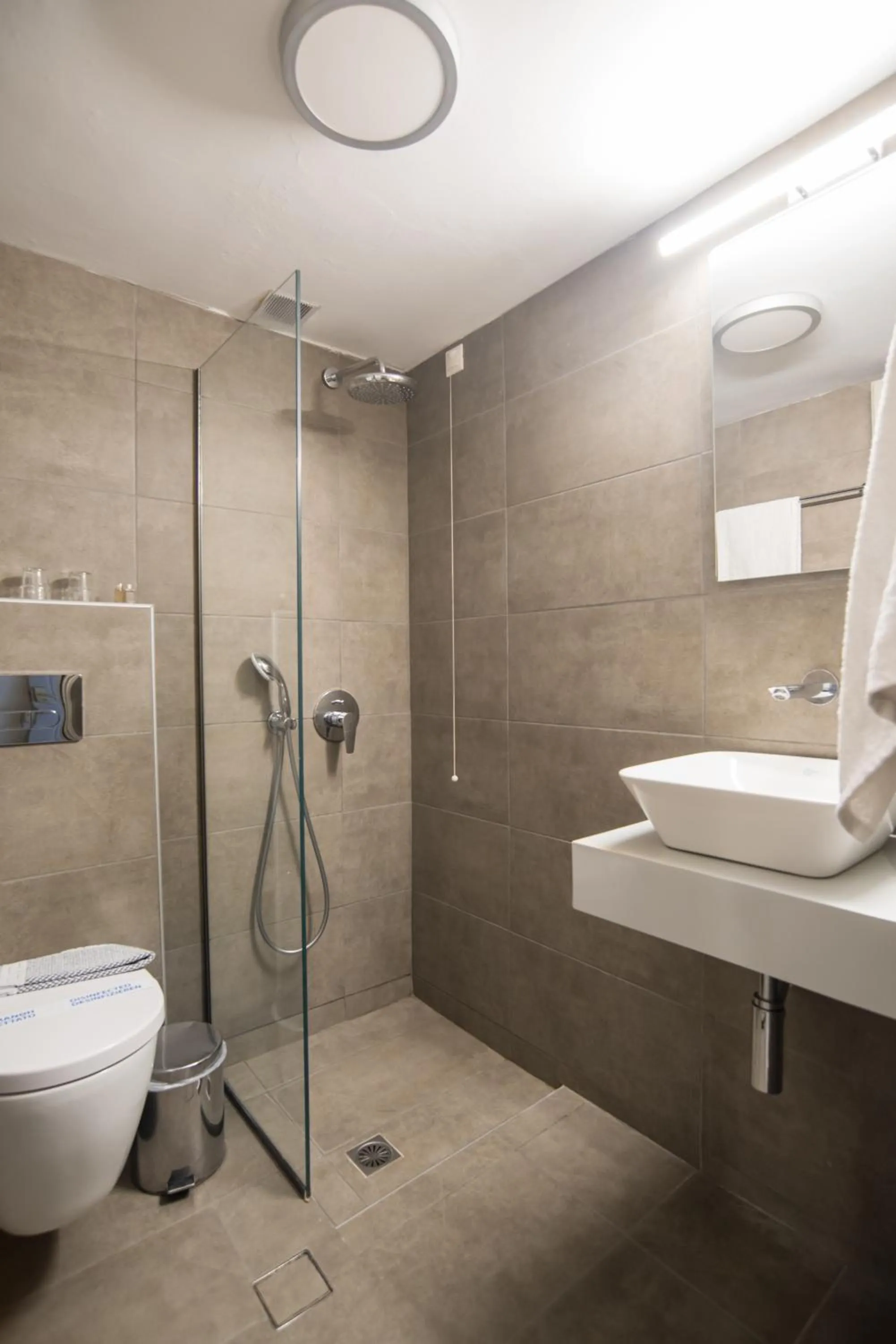 Shower in Parnassos Delphi Hotel