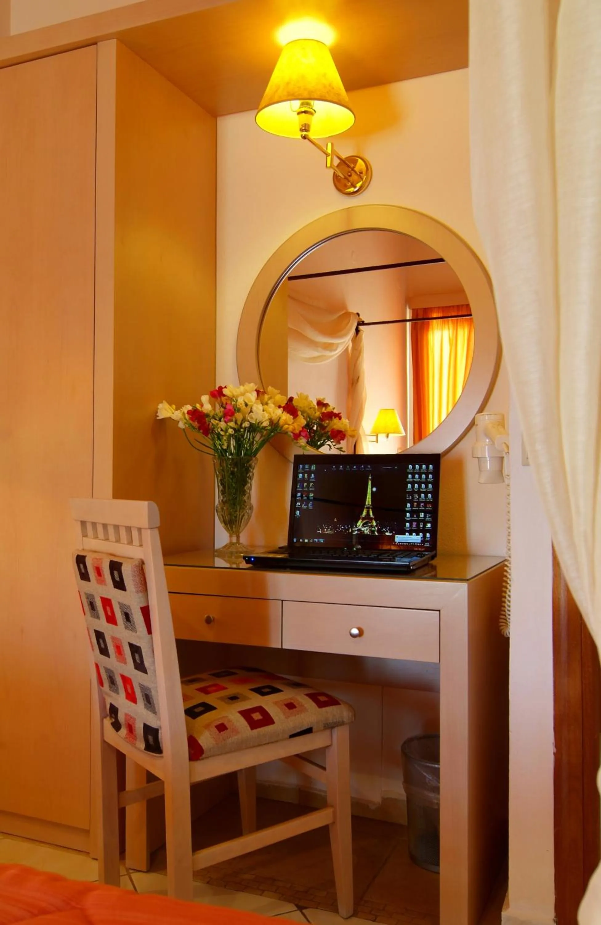 TV and multimedia in Acropole Delphi City Hotel