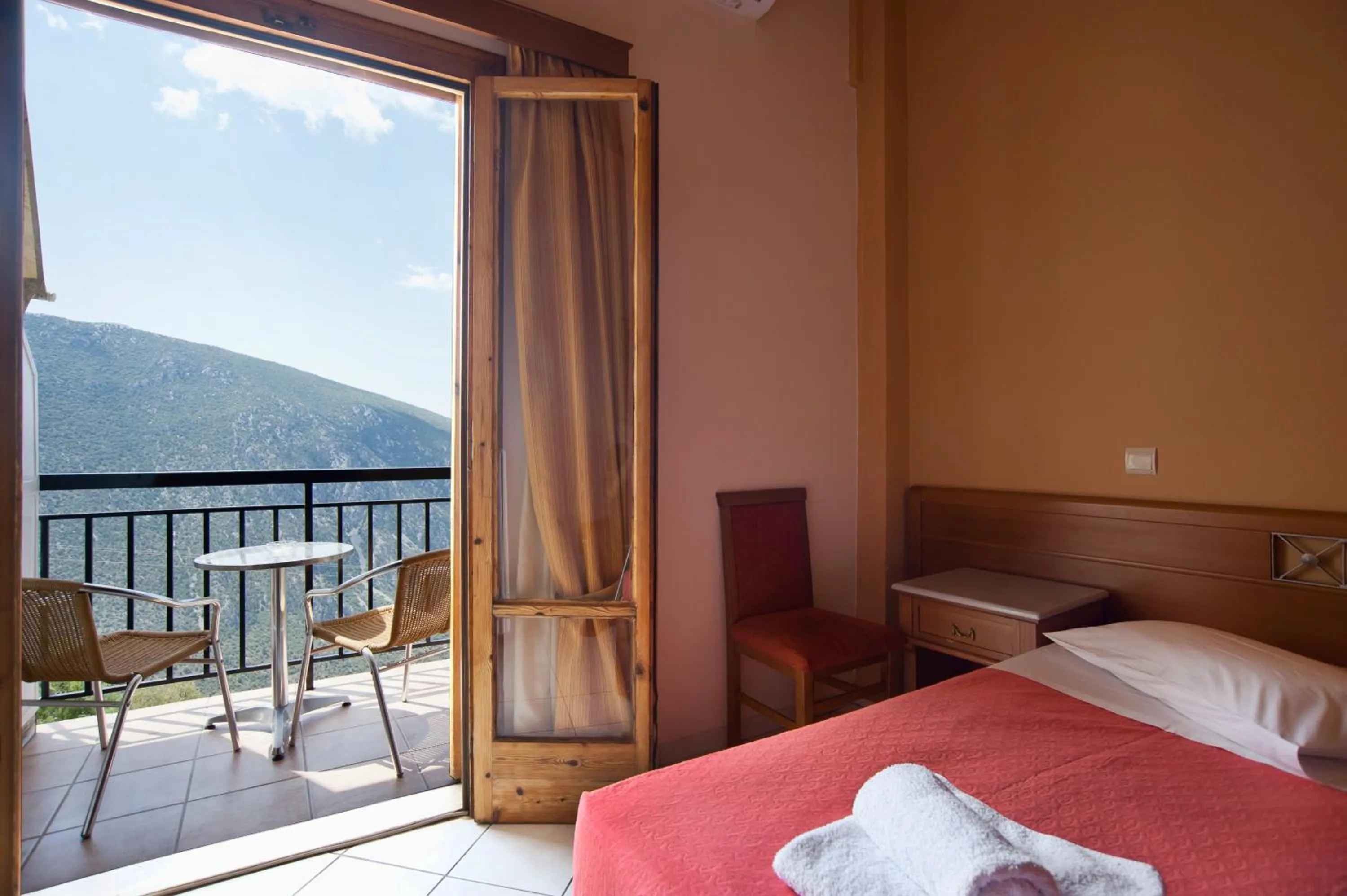 Photo of the whole room, Bed in Acropole Delphi City Hotel