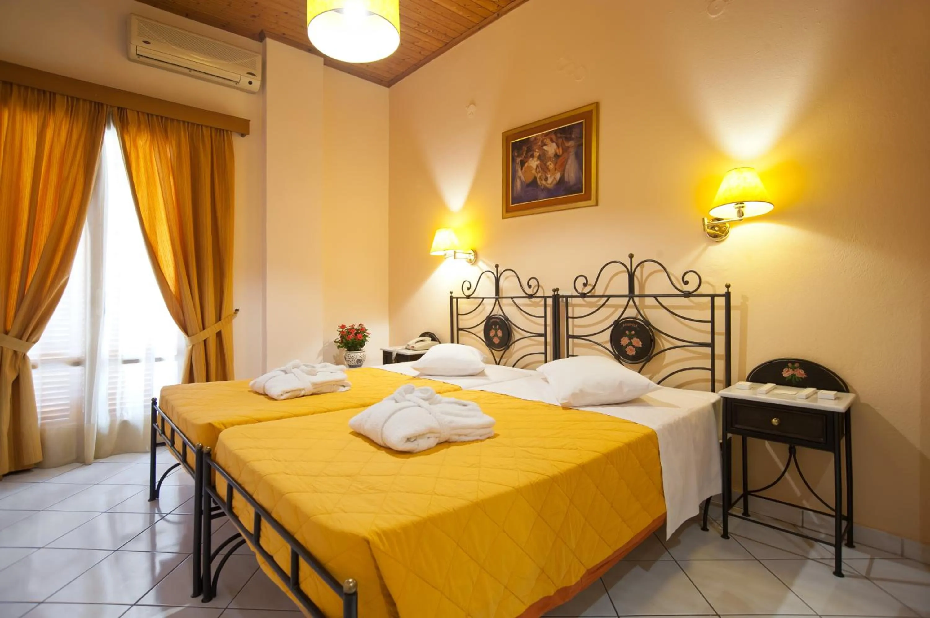 Photo of the whole room, Bed in Acropole Delphi City Hotel