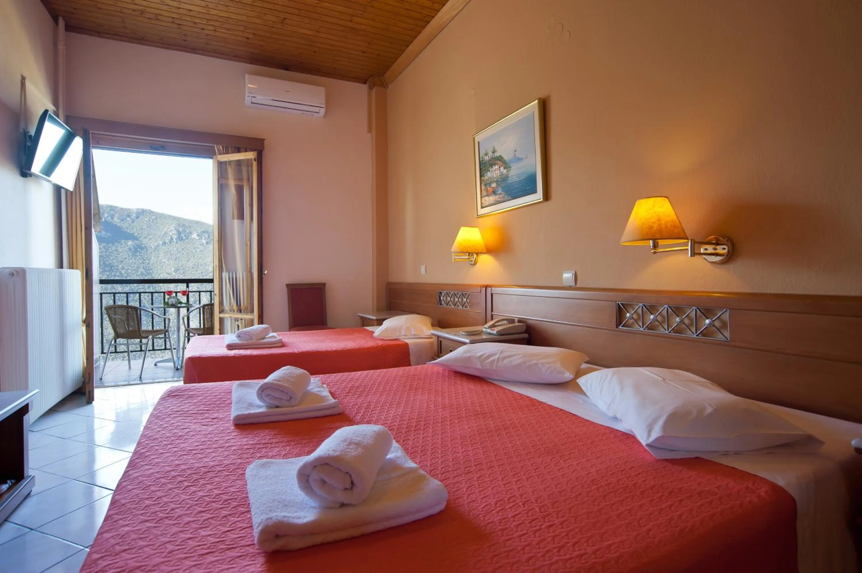 Photo of the whole room, Bed in Acropole Delphi City Hotel