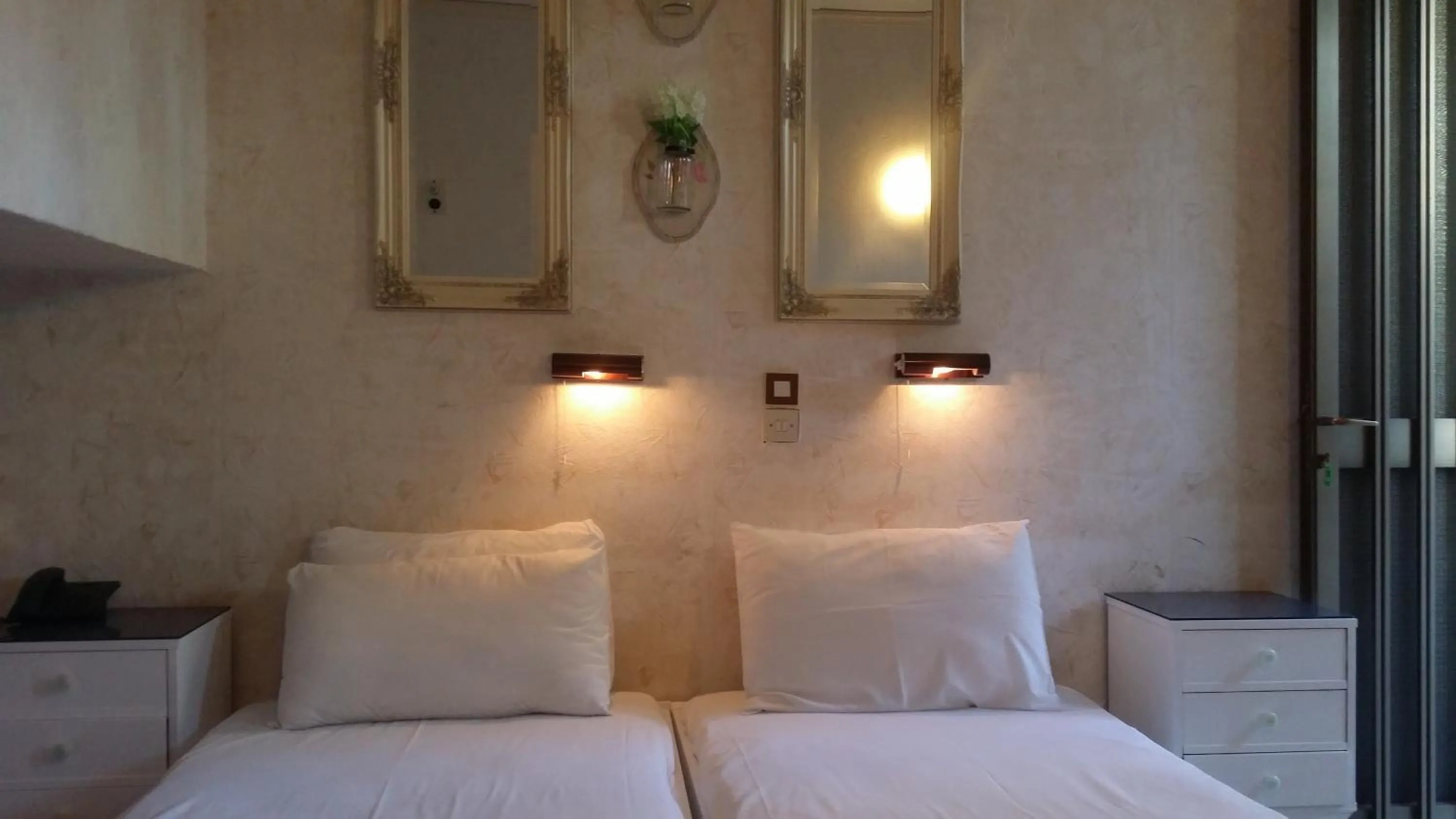 Bedroom, Bed in Rachel Hotel