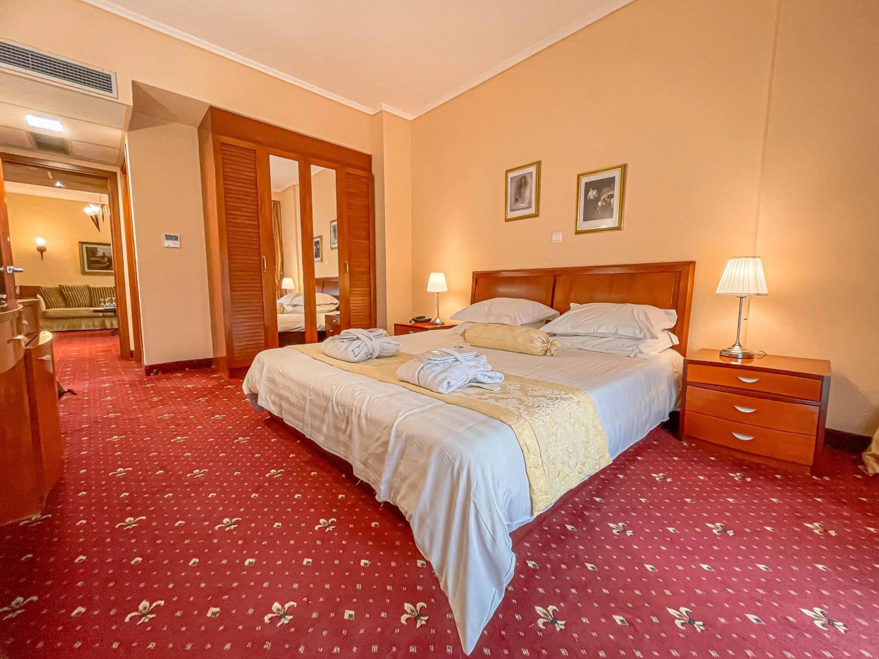 Photo of the whole room, Bed in Ambassador Hotel Thessaloniki