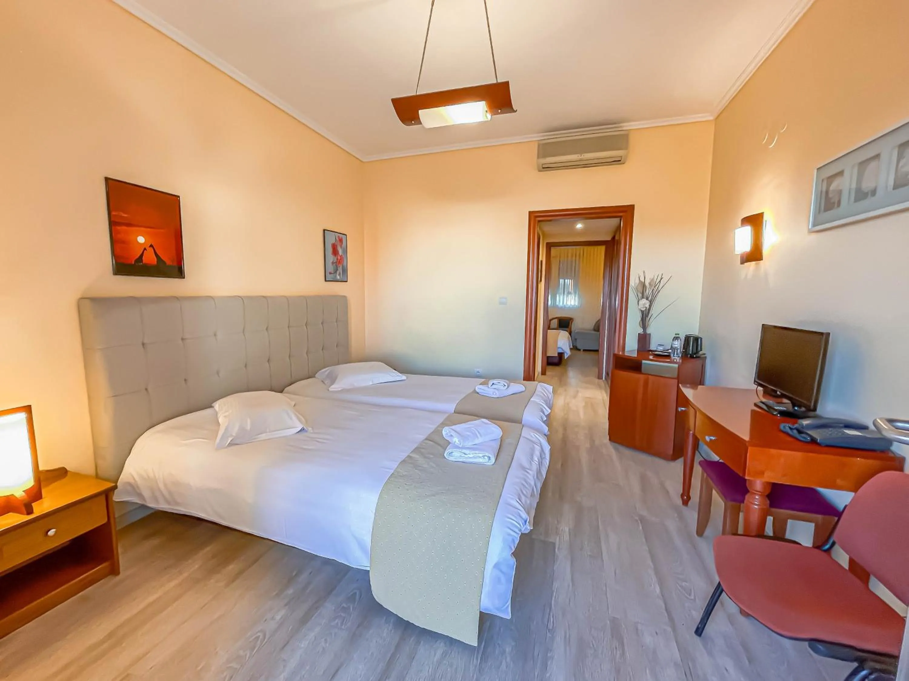 Photo of the whole room, Bed in Ambassador Hotel Thessaloniki