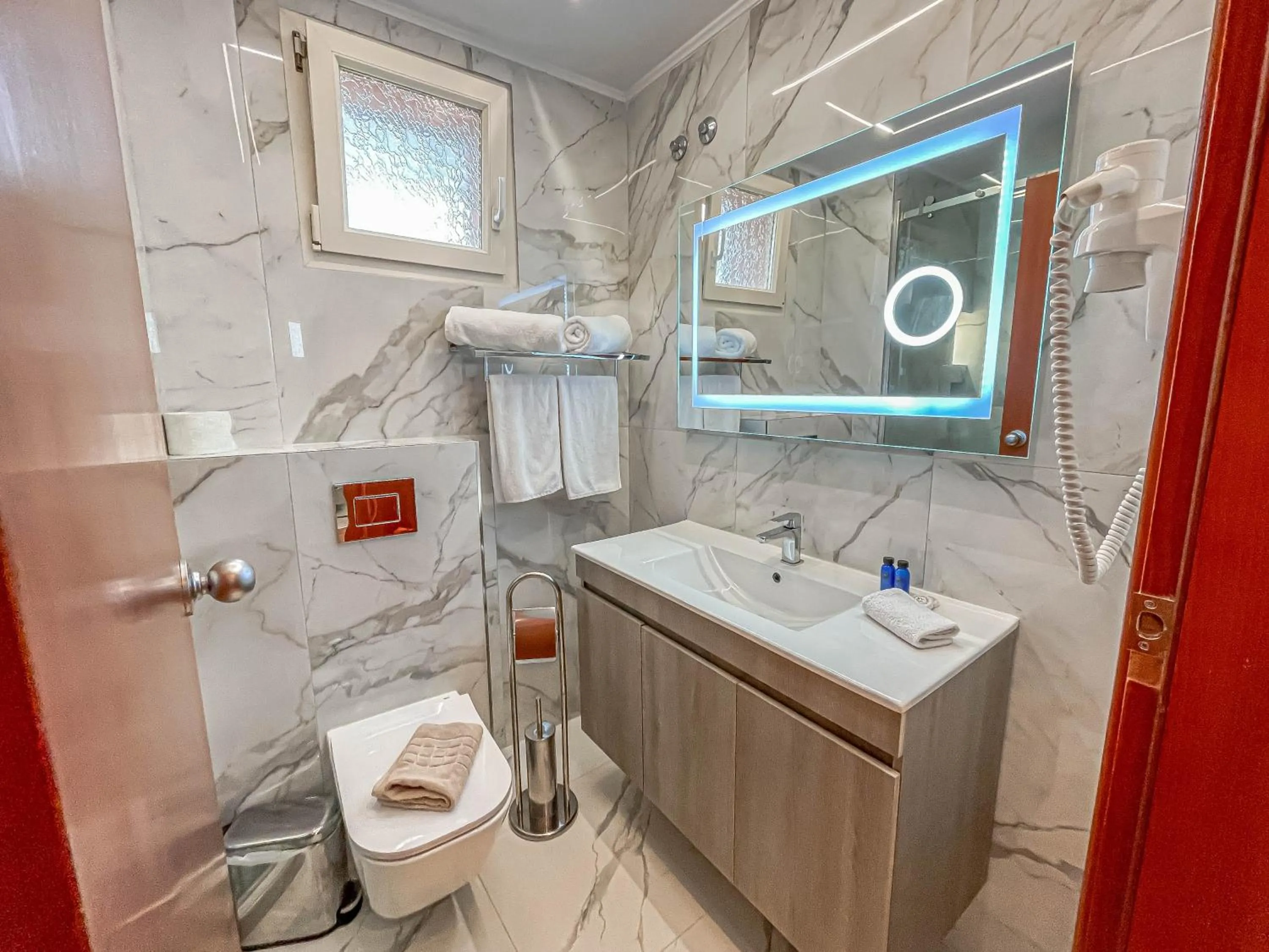 Shower in Ambassador Hotel Thessaloniki