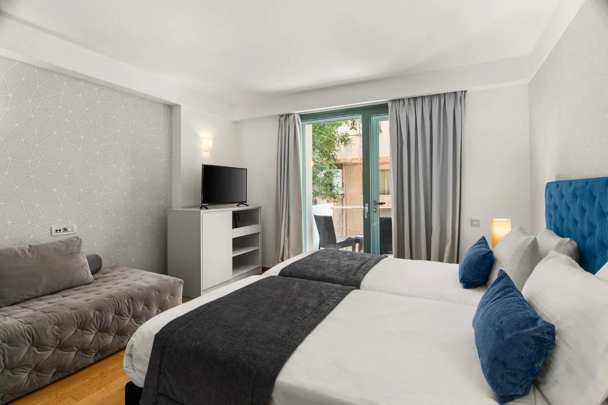 Bed in Athenaeum Eridanus Luxury Hotel