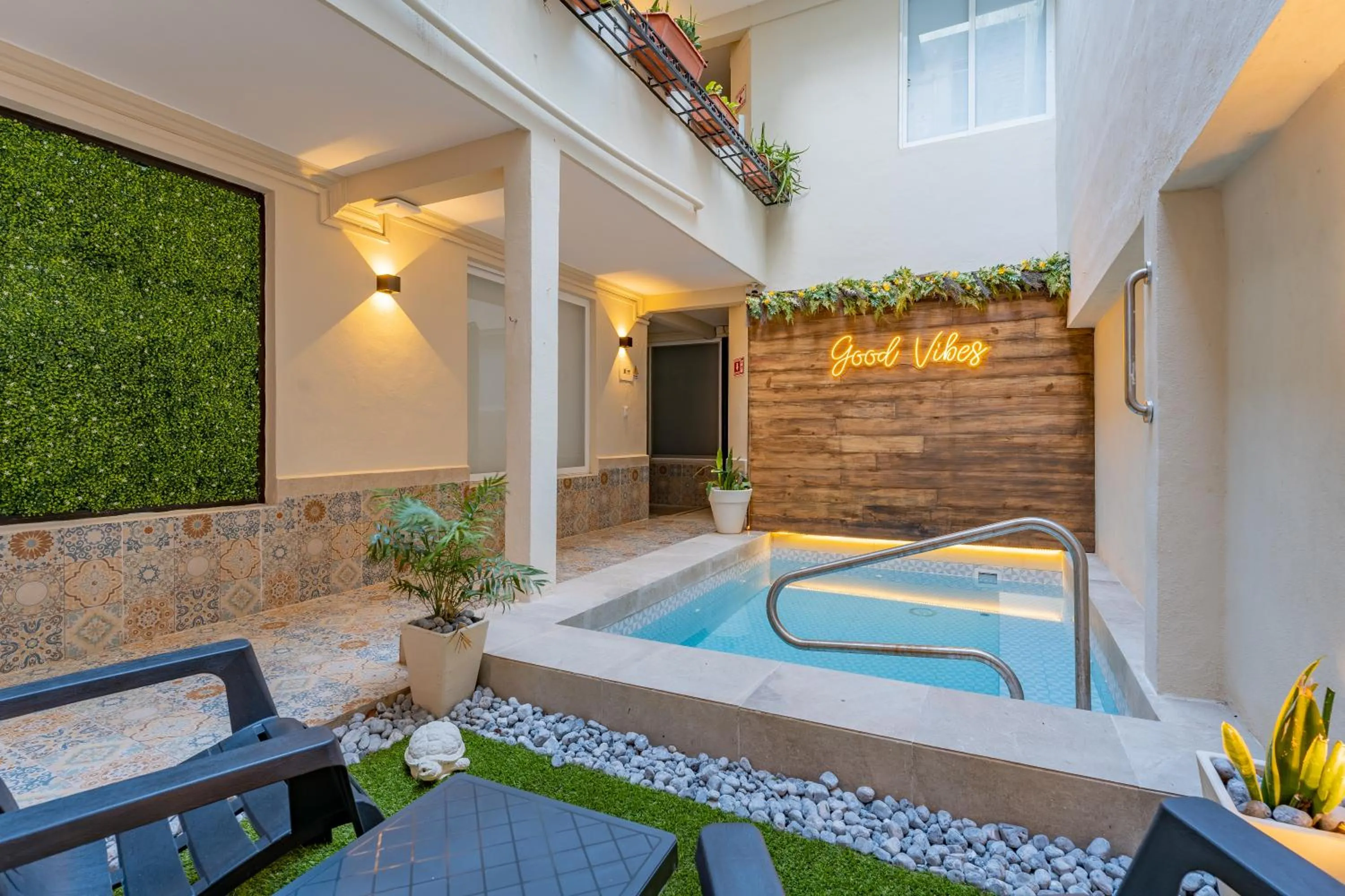 Swimming pool in Hotel Brisas 5a AV, Playa del Carmen