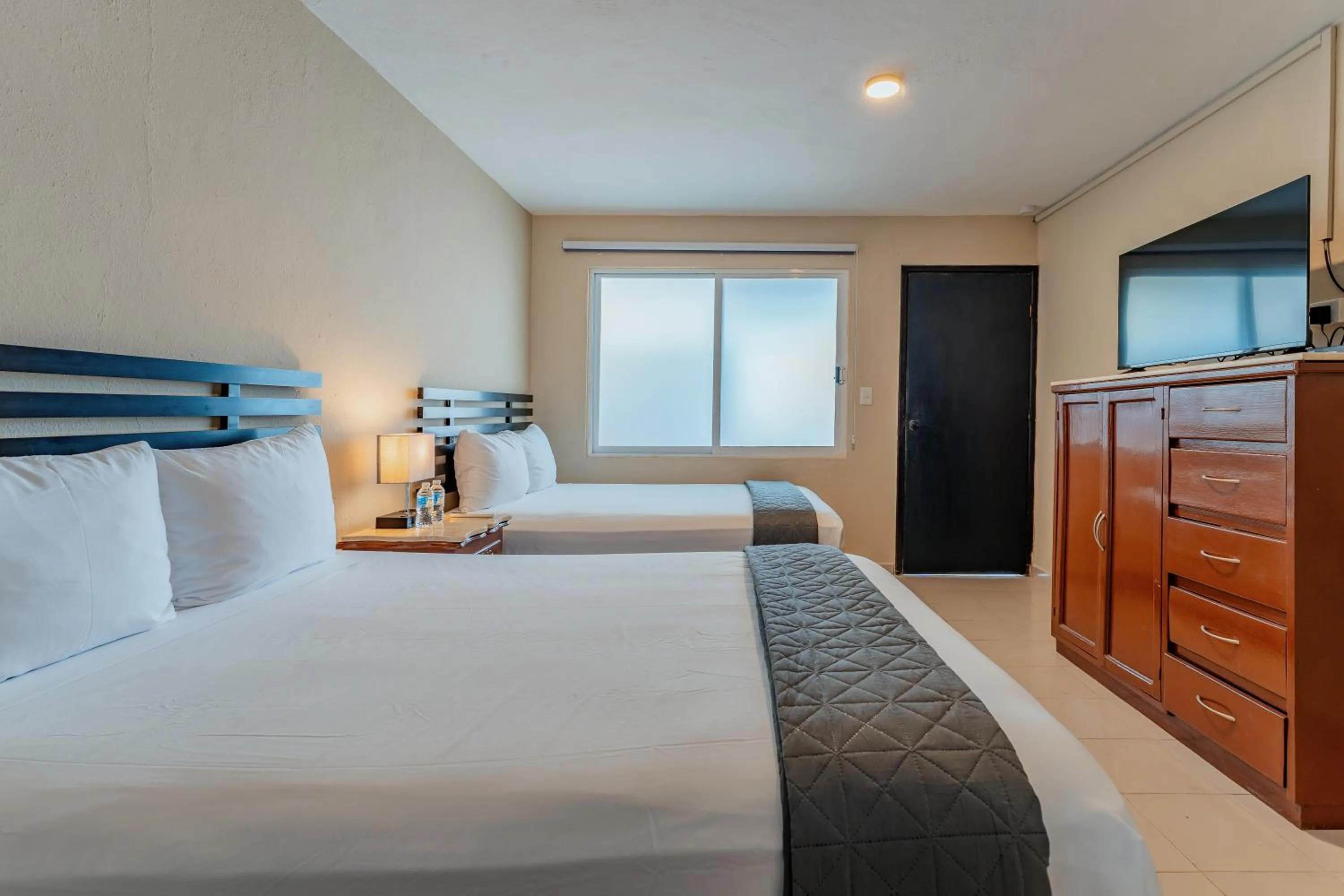 TV and multimedia in Hotel Brisas 5a AV, Playa del Carmen