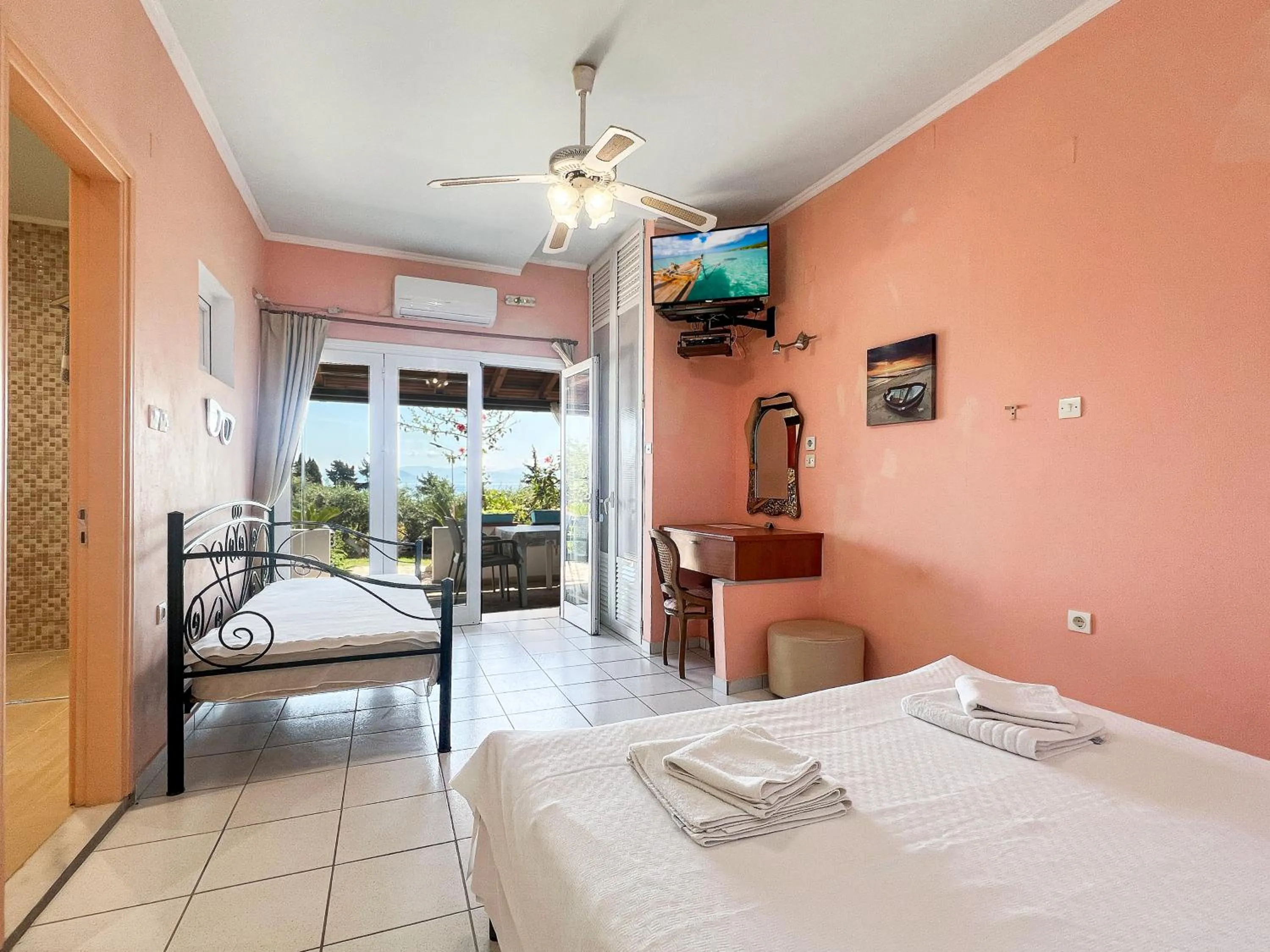 TV and multimedia, Bed in Corfu Andromaches Holiday Apartments