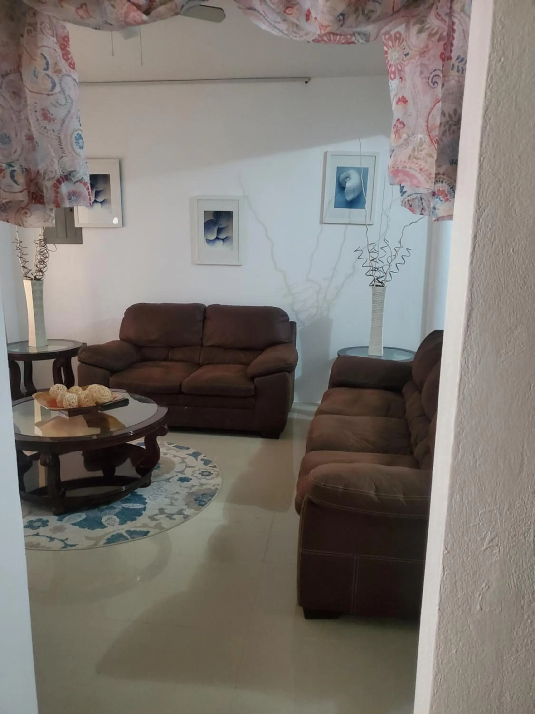 Living room in Comfy Guest Rooms