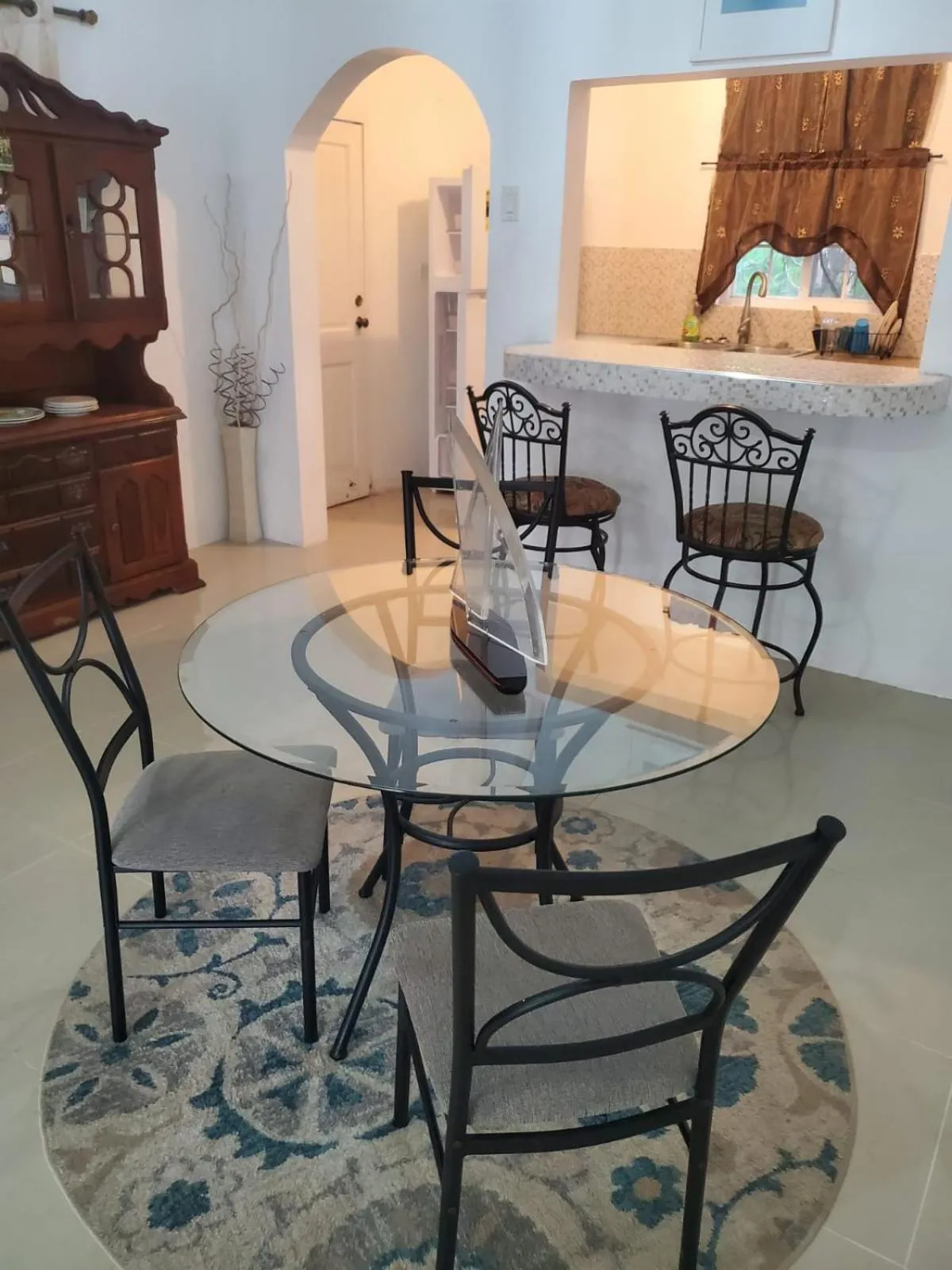 Kitchen or kitchenette in Comfy Guest Rooms