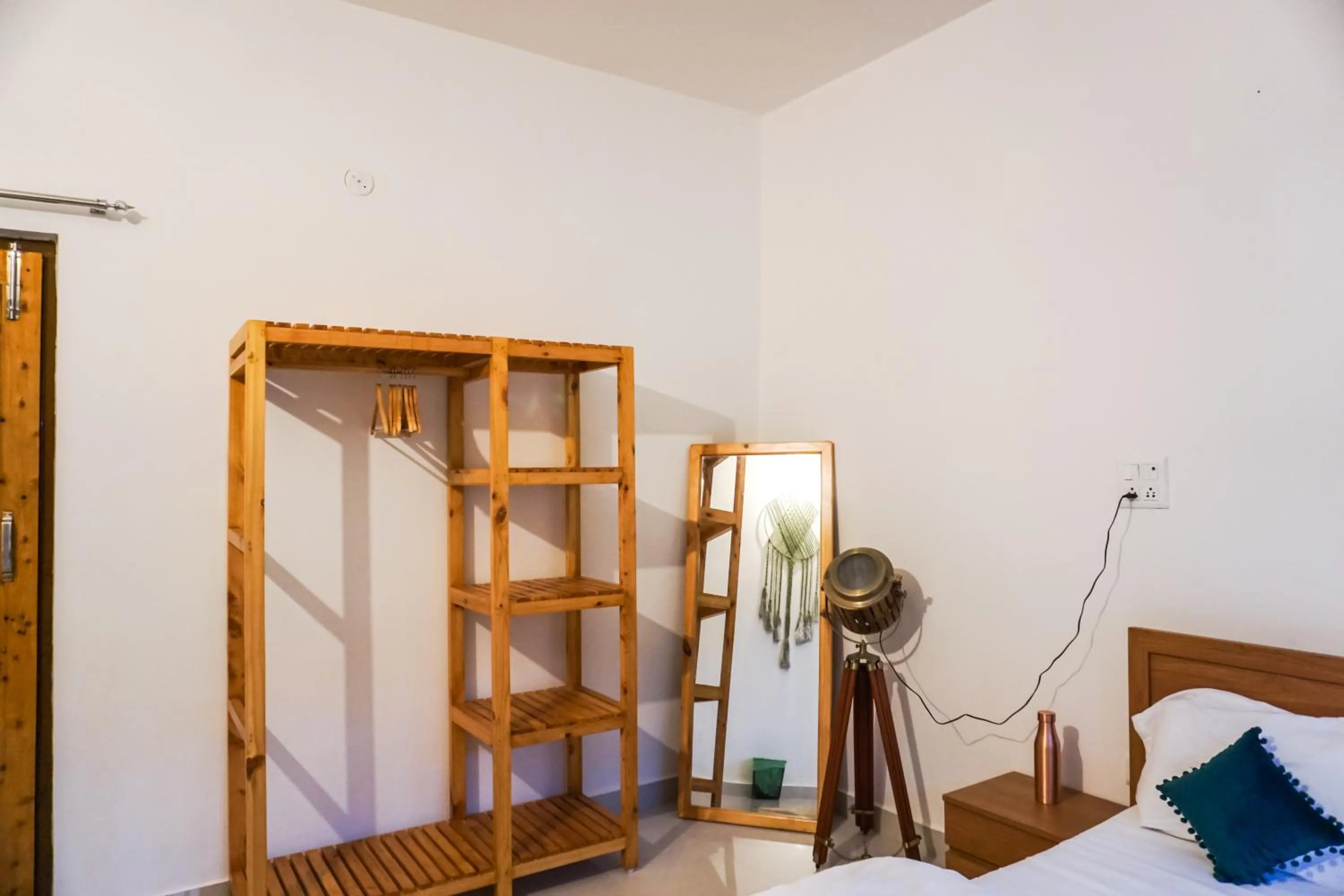 Living room, Bed in Flashpackers Bir - Rooms & Dorms