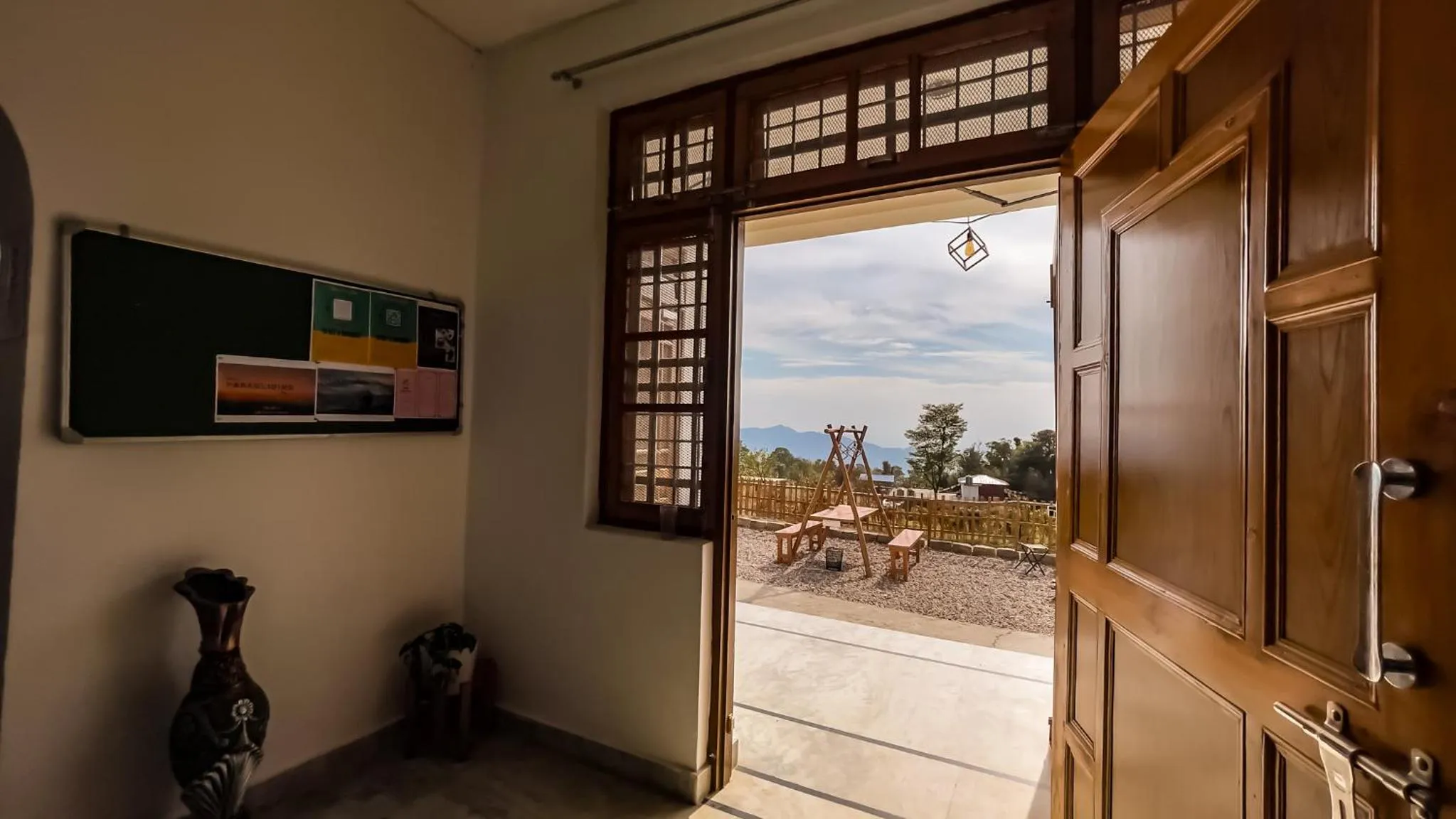 Facade/entrance in Flashpackers Bir - Rooms & Dorms