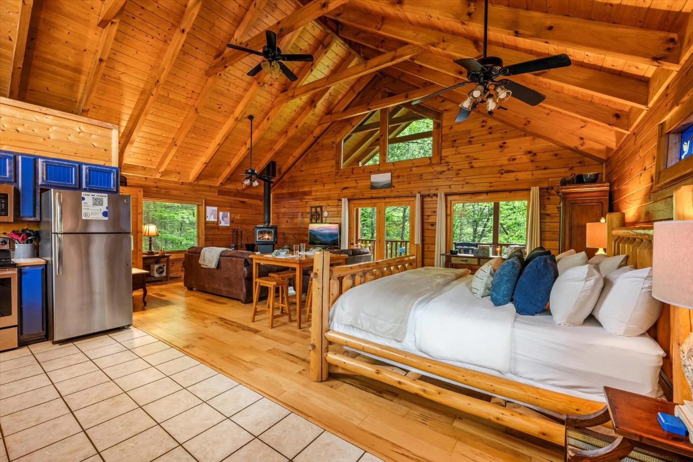 Bed in Love Me Tender Studio Cabin