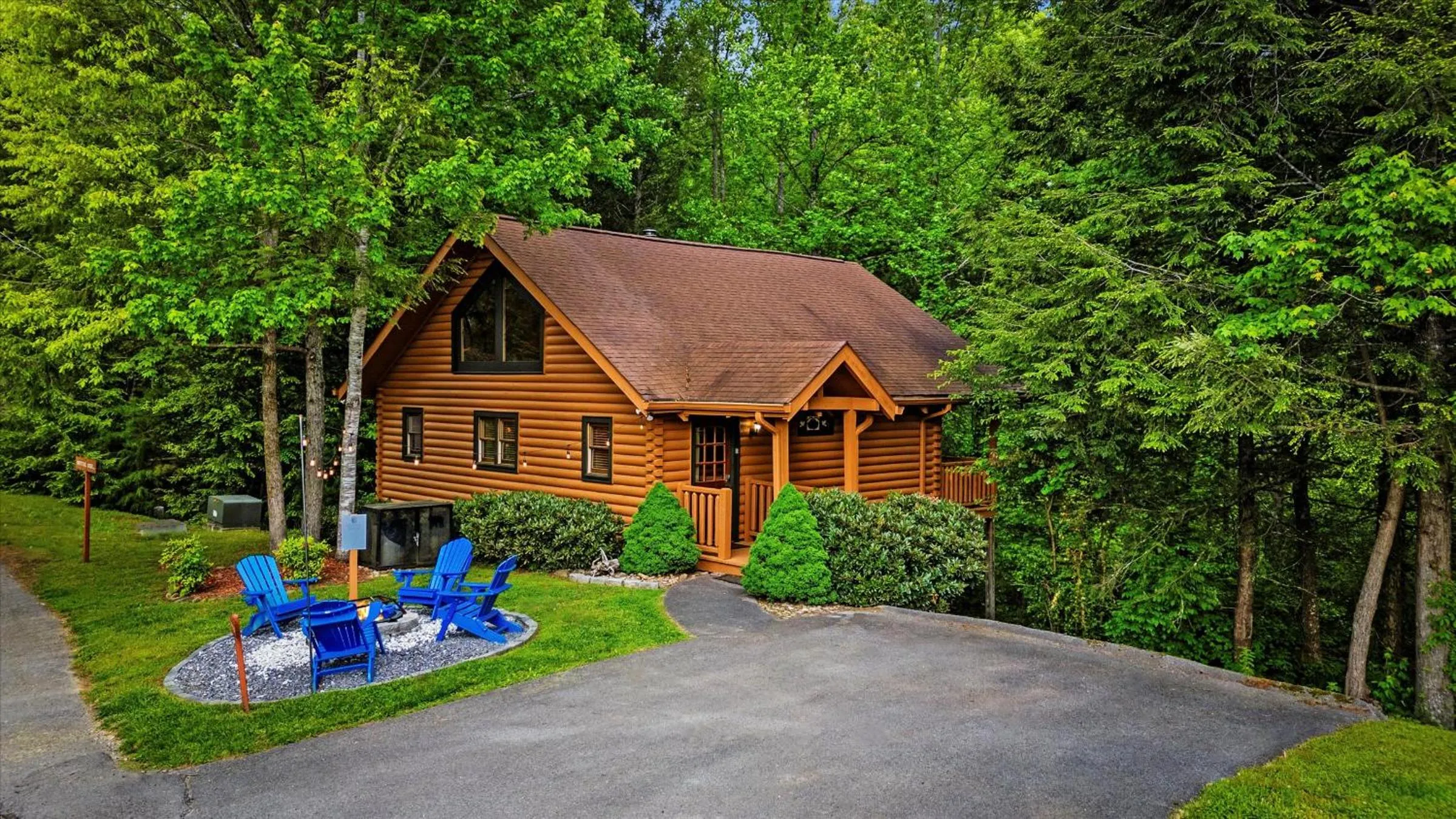 Parking in Love Me Tender Studio Cabin