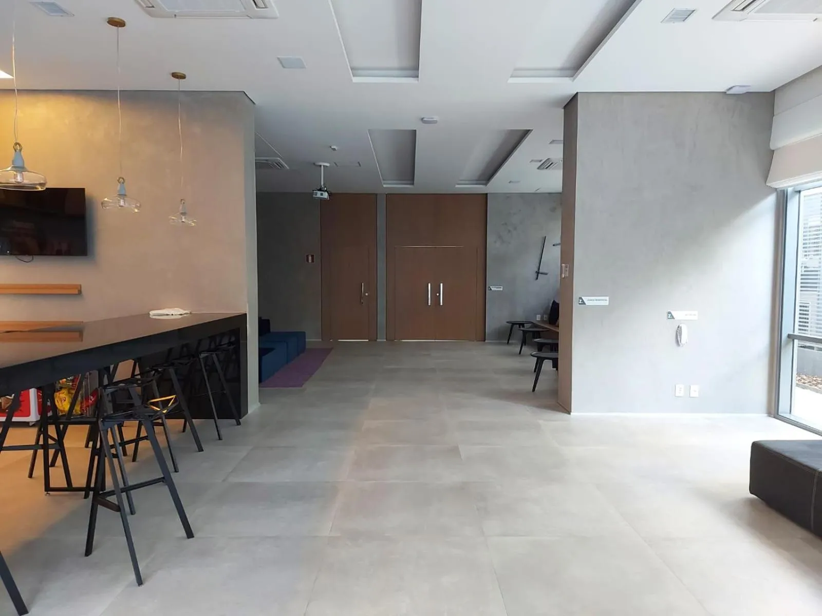 Communal kitchen in Lindo studio em Moema