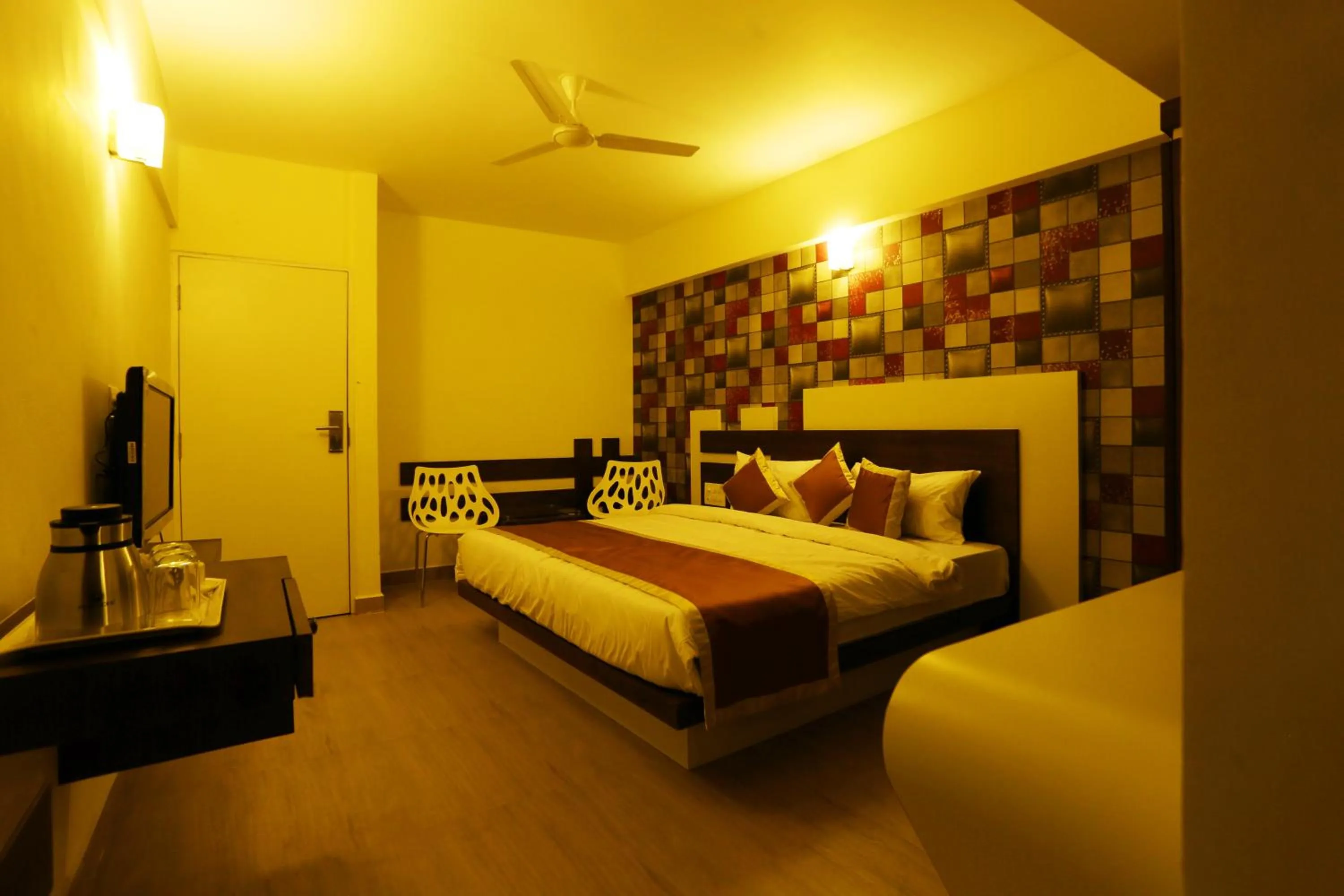 Photo of the whole room, Bed in moriz inz