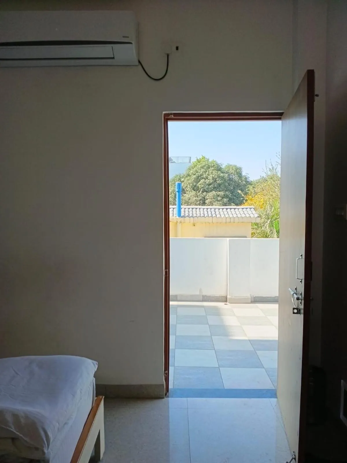 Bed in The Autumn Leaves Bhopal