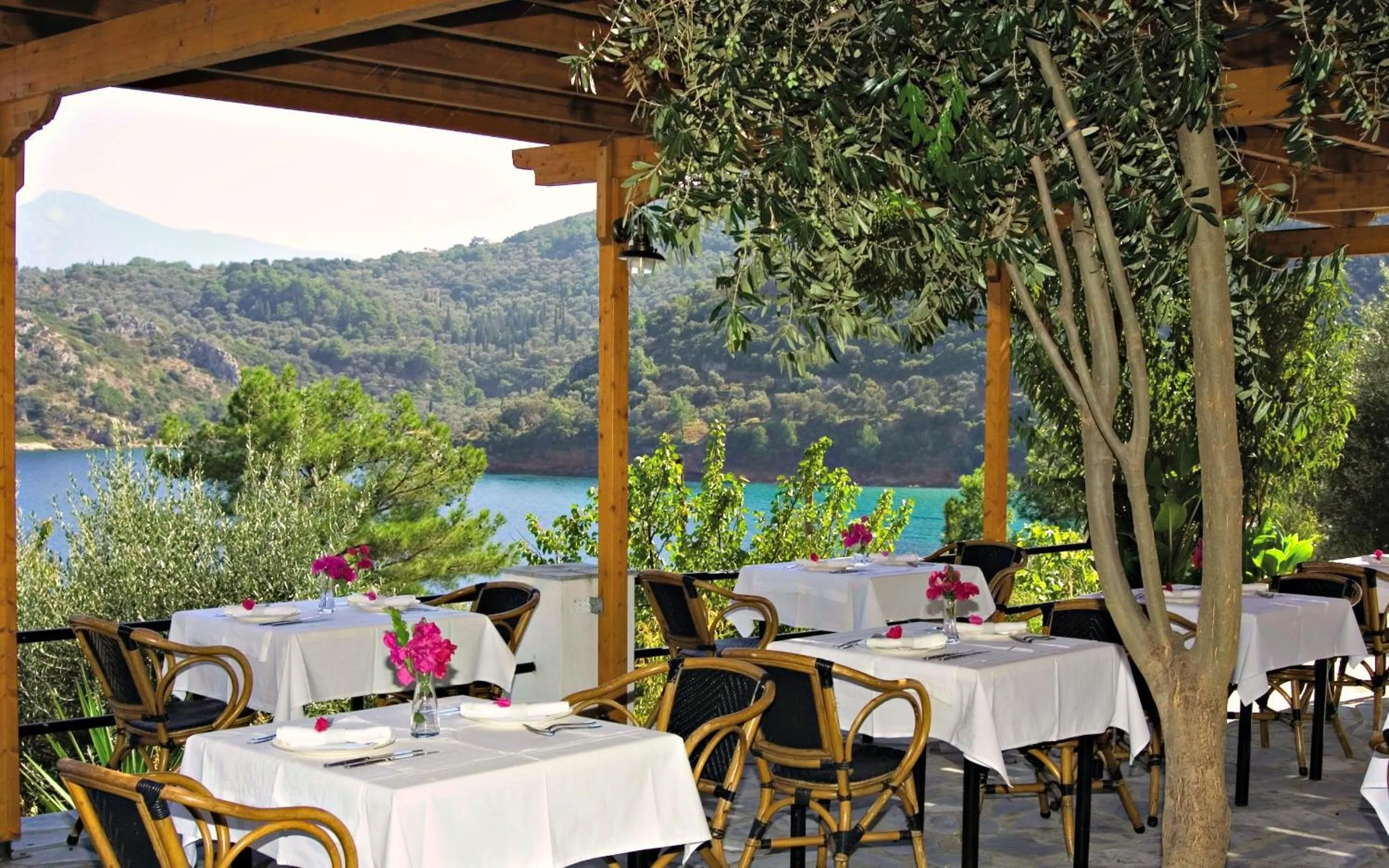 Restaurant/places to eat in Kerveli Village Hotel