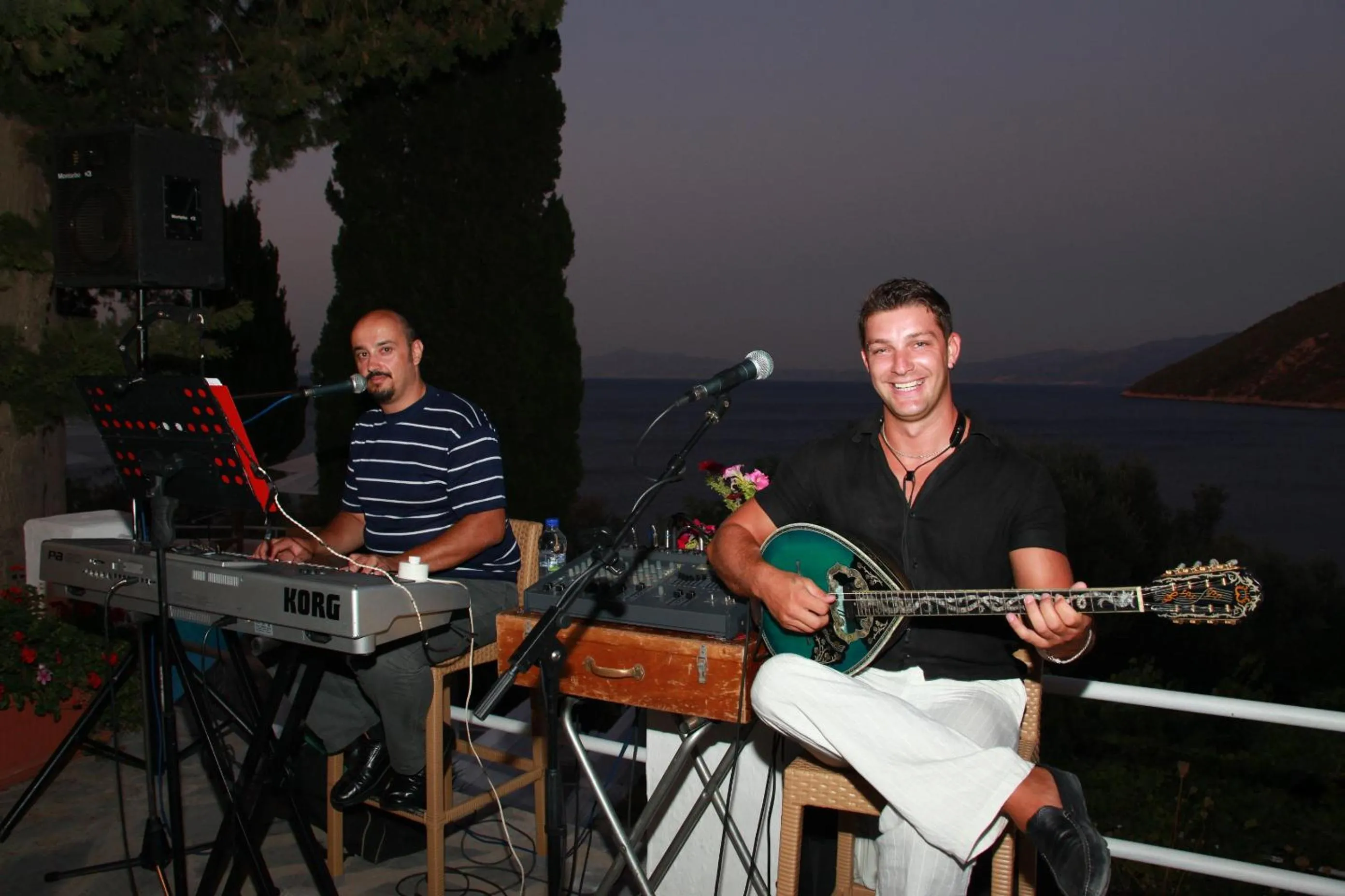 Evening entertainment in Kerveli Village Hotel
