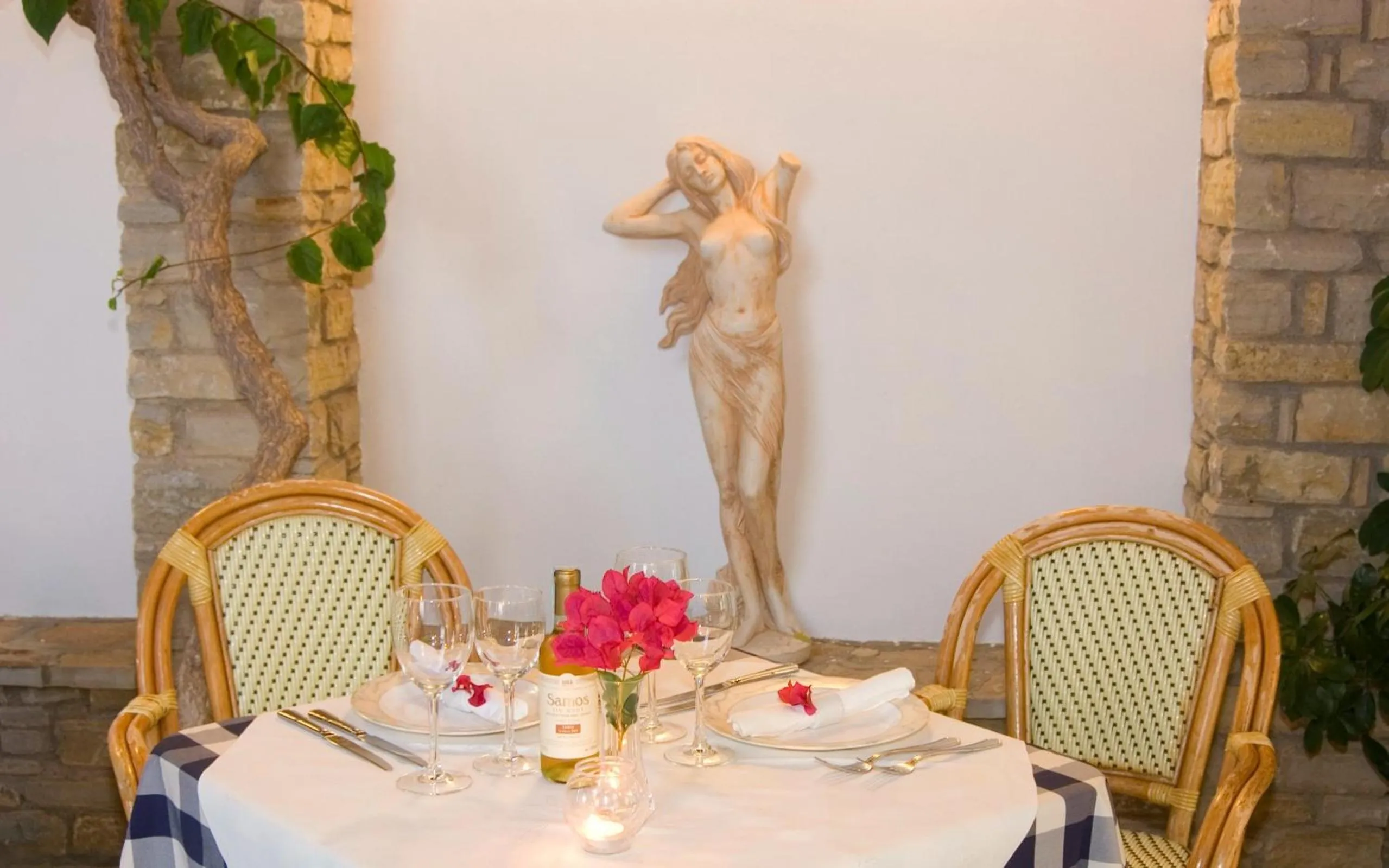 Restaurant/places to eat in Kerveli Village Hotel