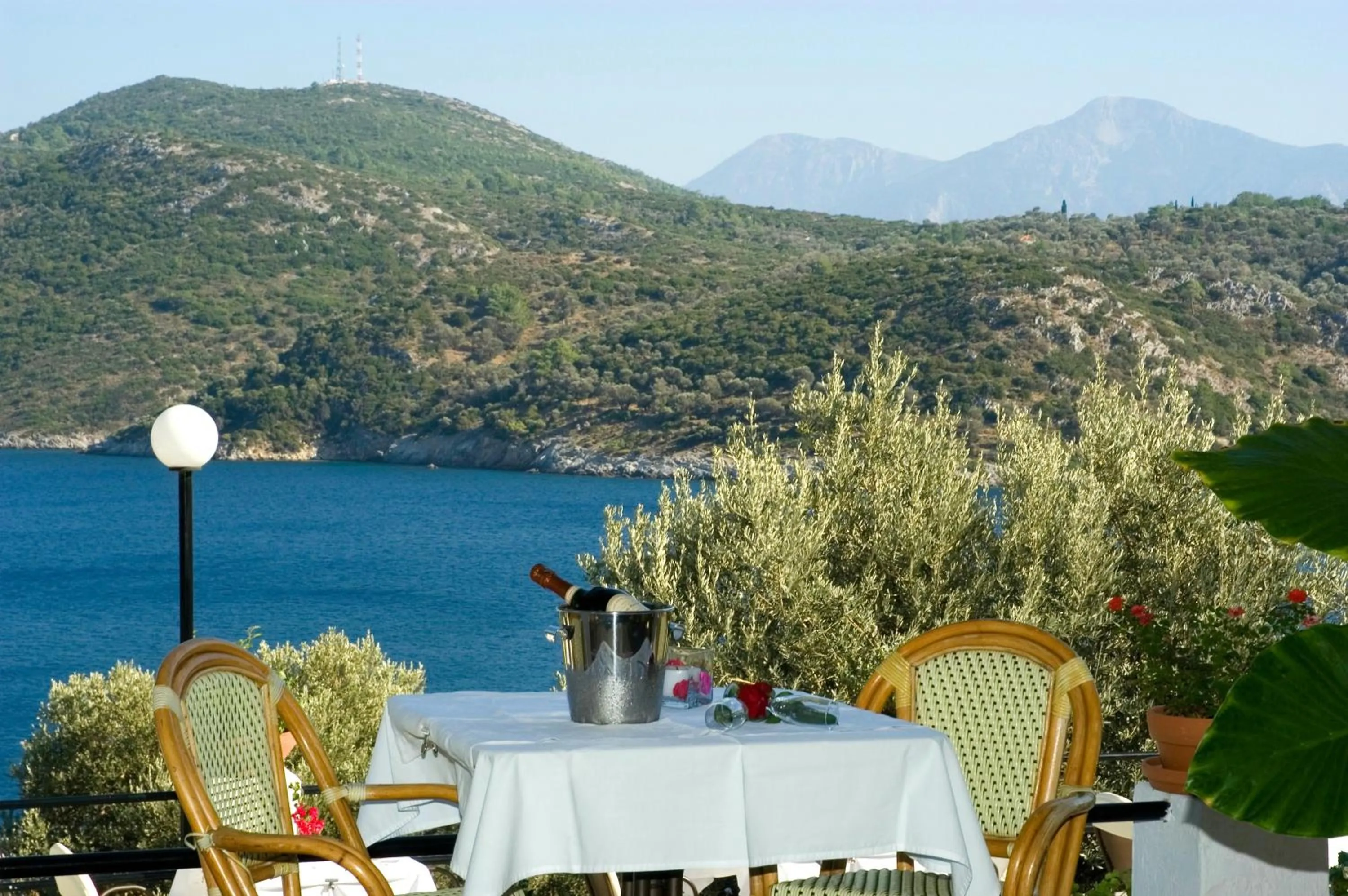 Restaurant/places to eat in Kerveli Village Hotel