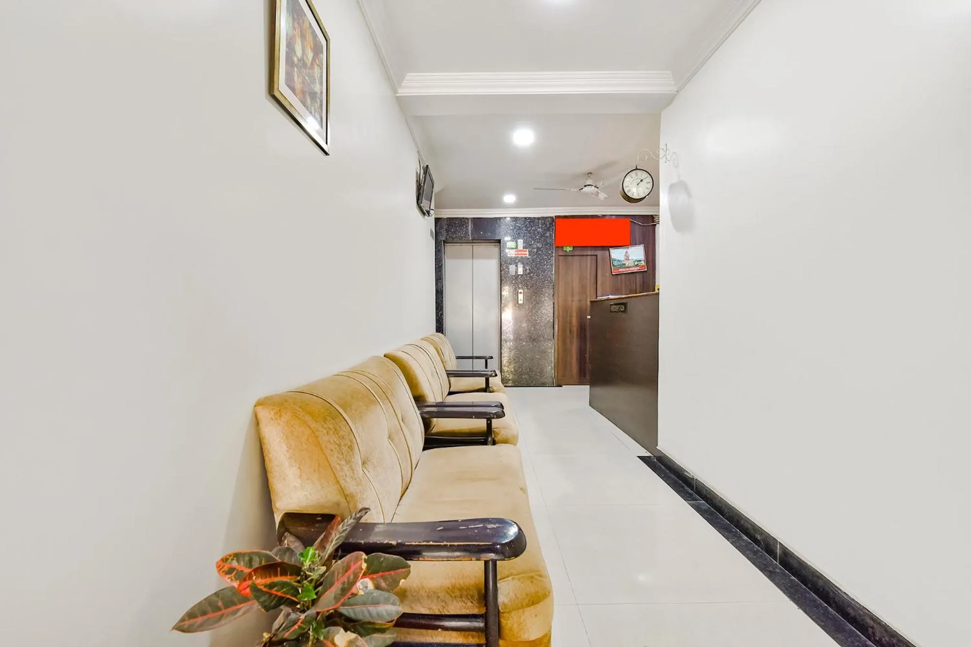 Seating area in Via Golden Wings