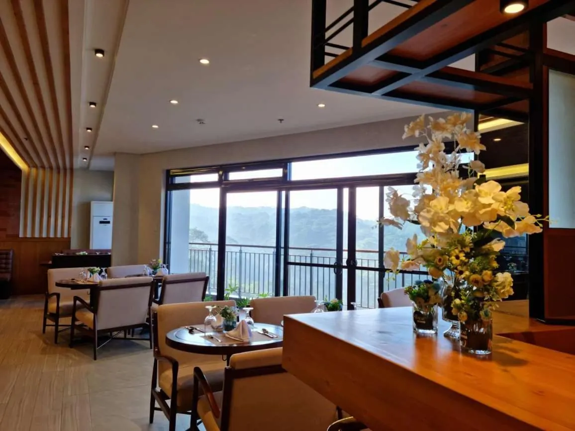 Restaurant/places to eat in Alvea Hotel and Residences