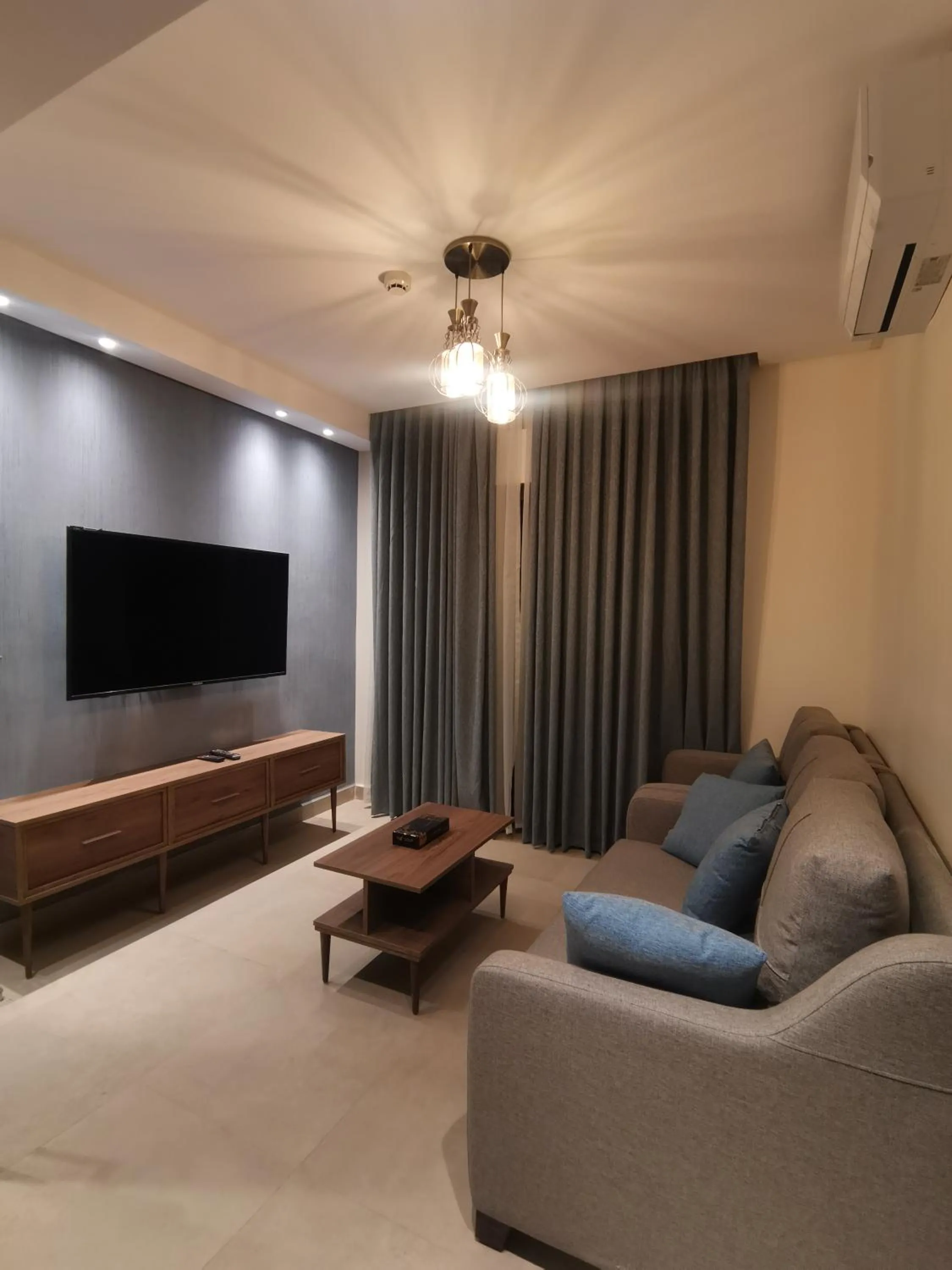 Communal lounge/ TV room in Dara apartment hotel