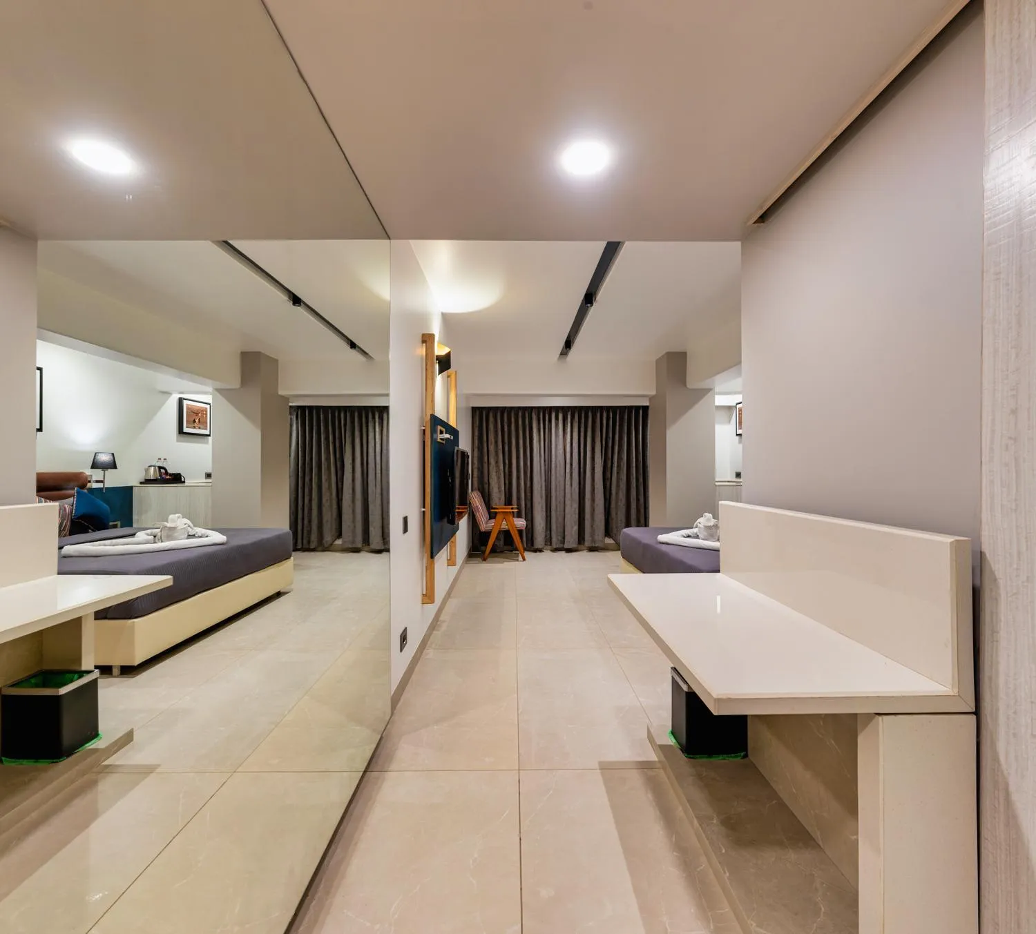 Living room, Bed in Hotel Landmark By Pai