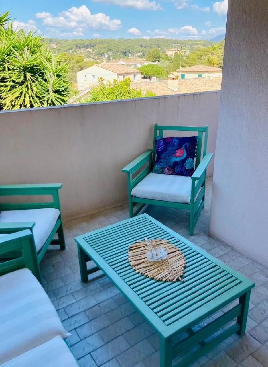 New studio 10 minutes' walk from the beach