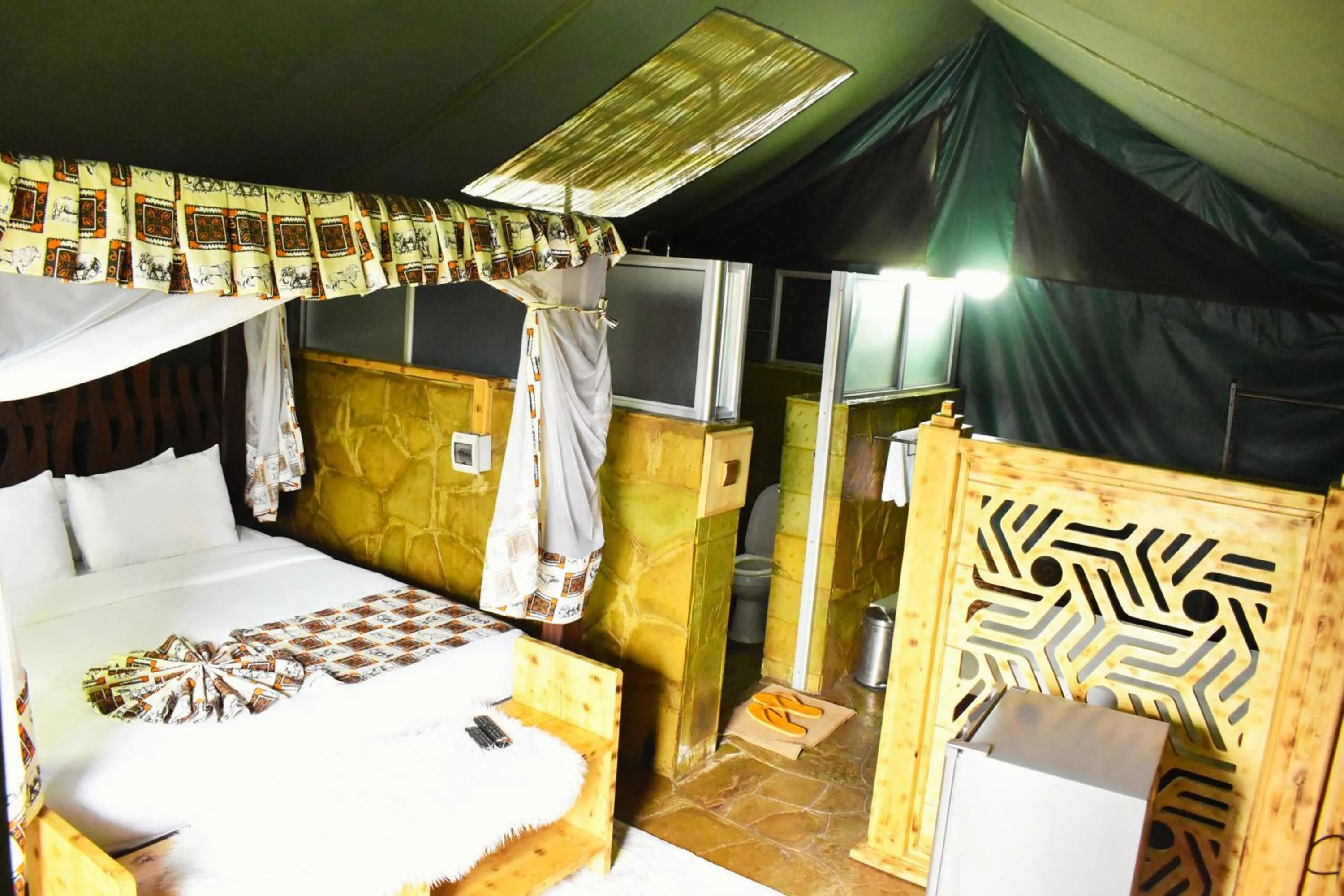 Photo of the whole room, Bed in Stedmak Gardens Karen