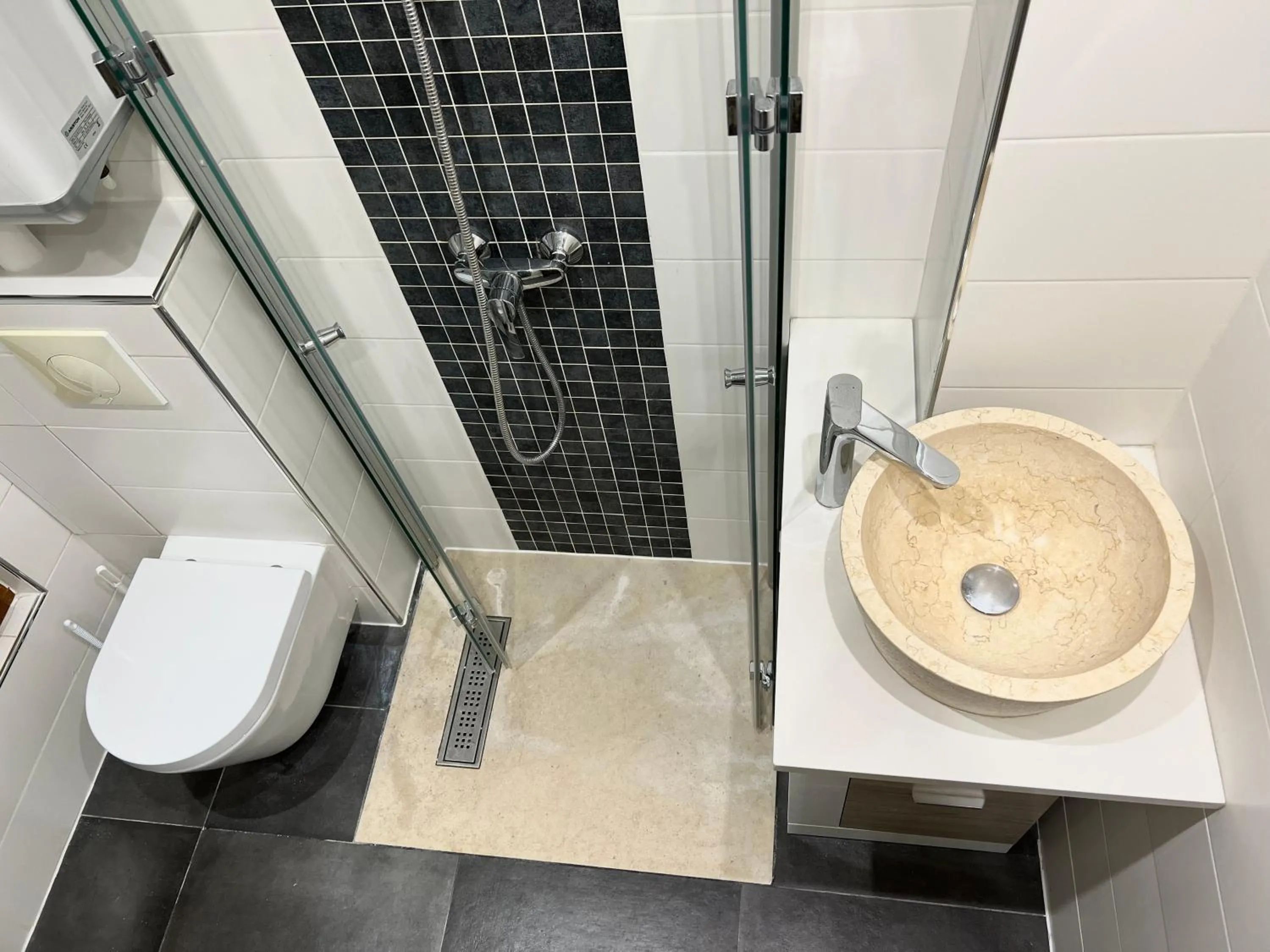 Shower in Eden Moon