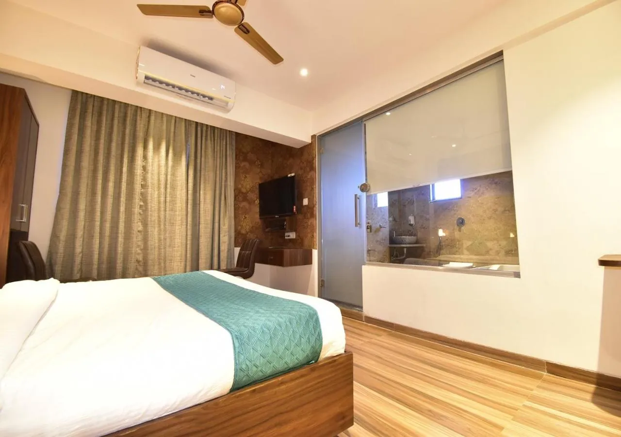 Bedroom, Bed in Hotel Candor Amigo Airoli Mind Space