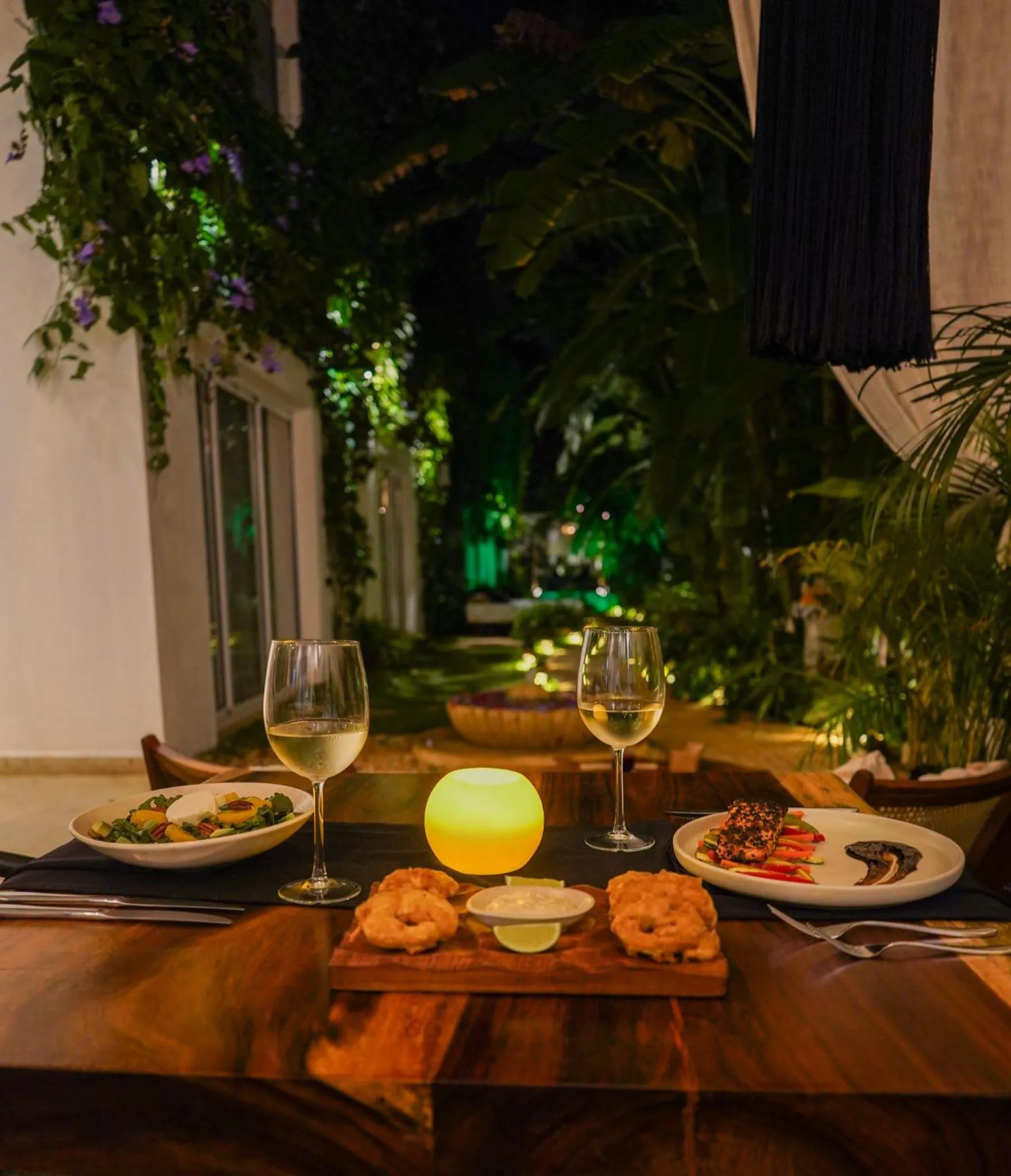 Restaurant/places to eat in Olbil Hotel Boutique