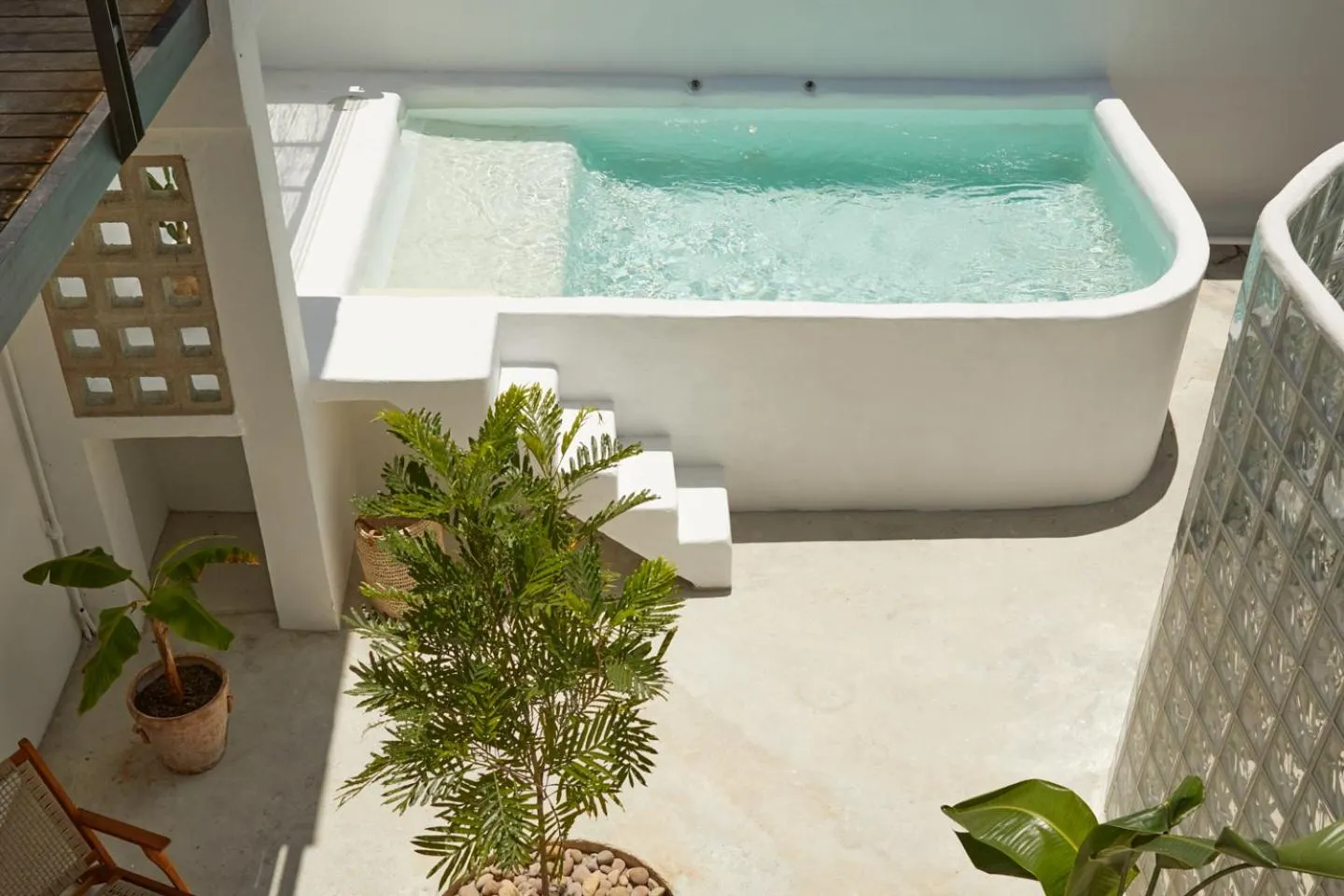 Swimming pool in DUNA by DW