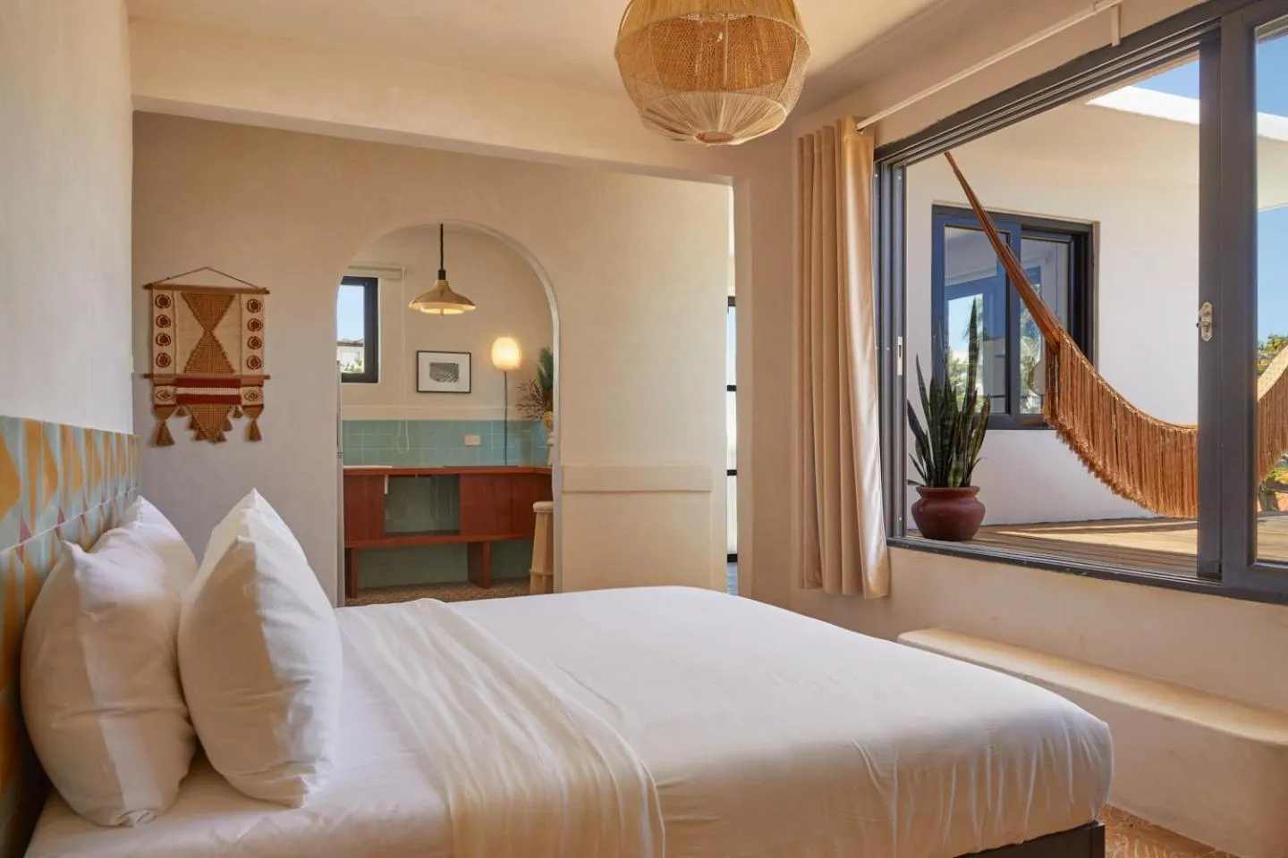 Photo of the whole room, Bed in DUNA by DW