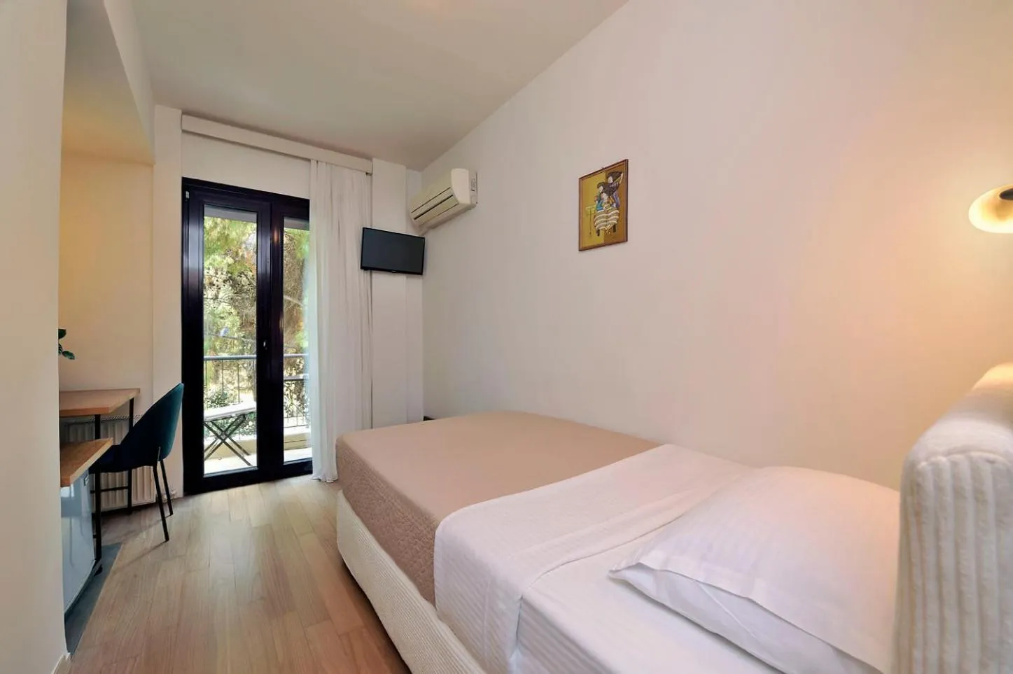 Bedroom, Bed in Dryades & Orion Hotel