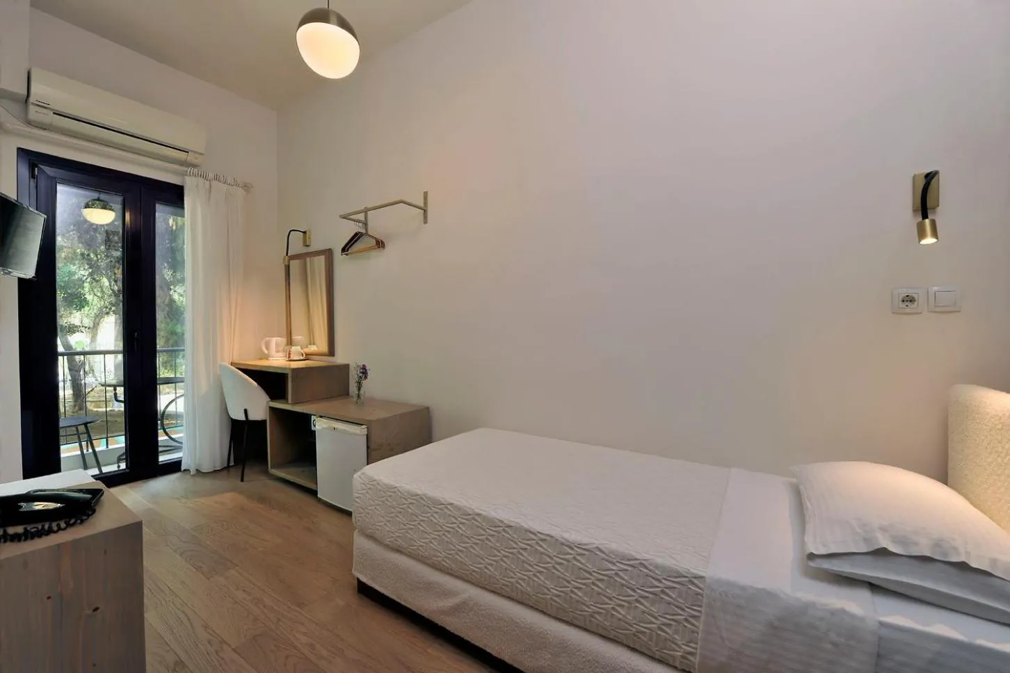 Bedroom, Bed in Dryades & Orion Hotel